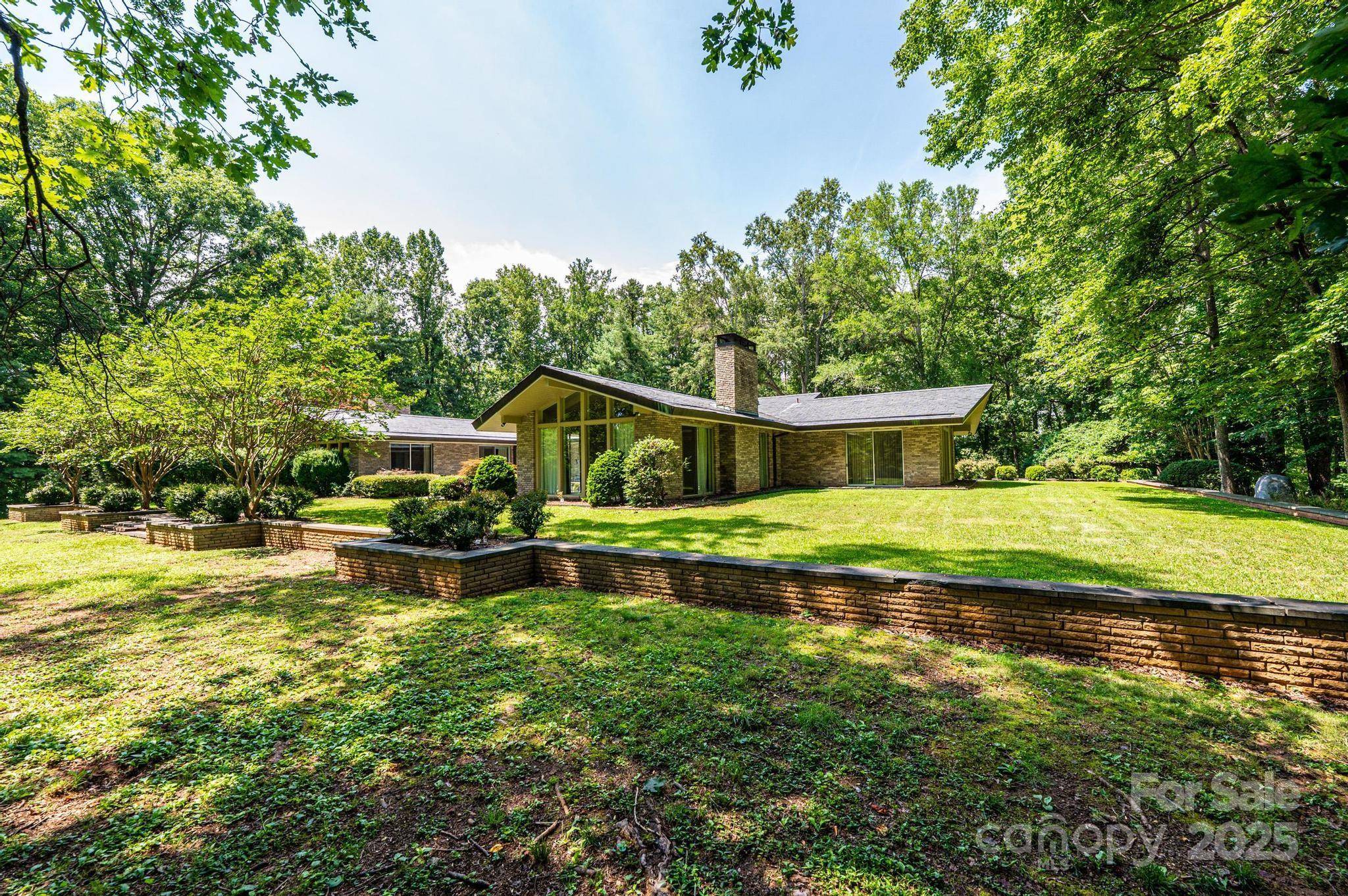 153 Hillhaven PL SE, Lenoir, NC 28645