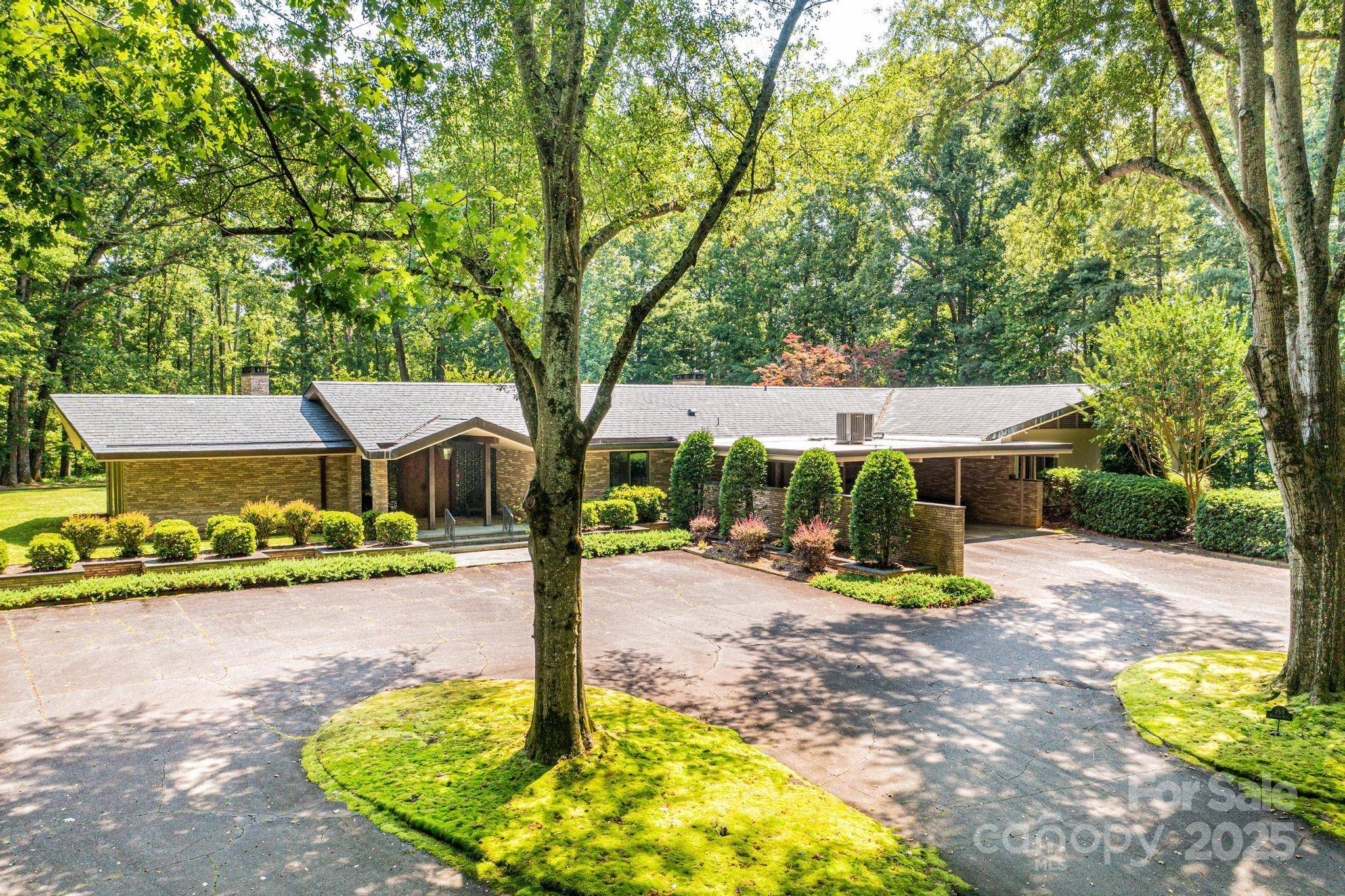153 Hillhaven PL SE, Lenoir, NC 28645