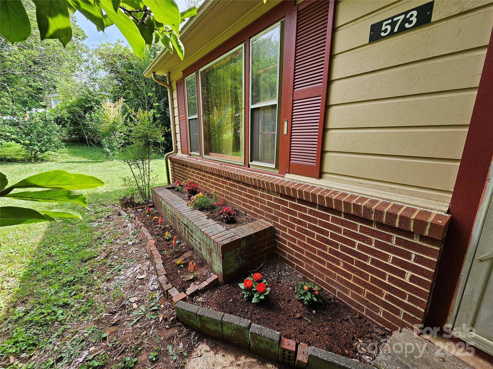 573 Uptons Landing RD #79, Marion, NC 28752