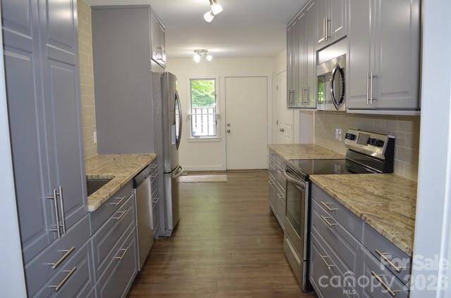 609 Crowfields LN, Asheville, NC 28803