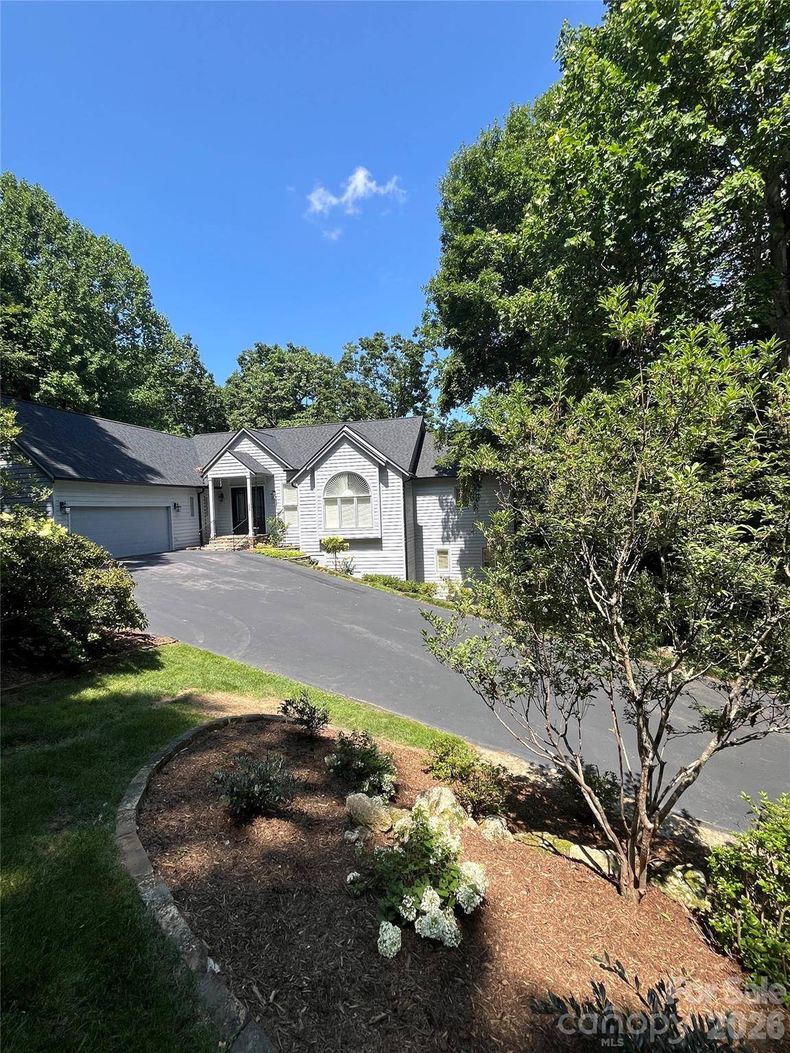 135 POPLAR LOOP, Flat Rock, NC 28731