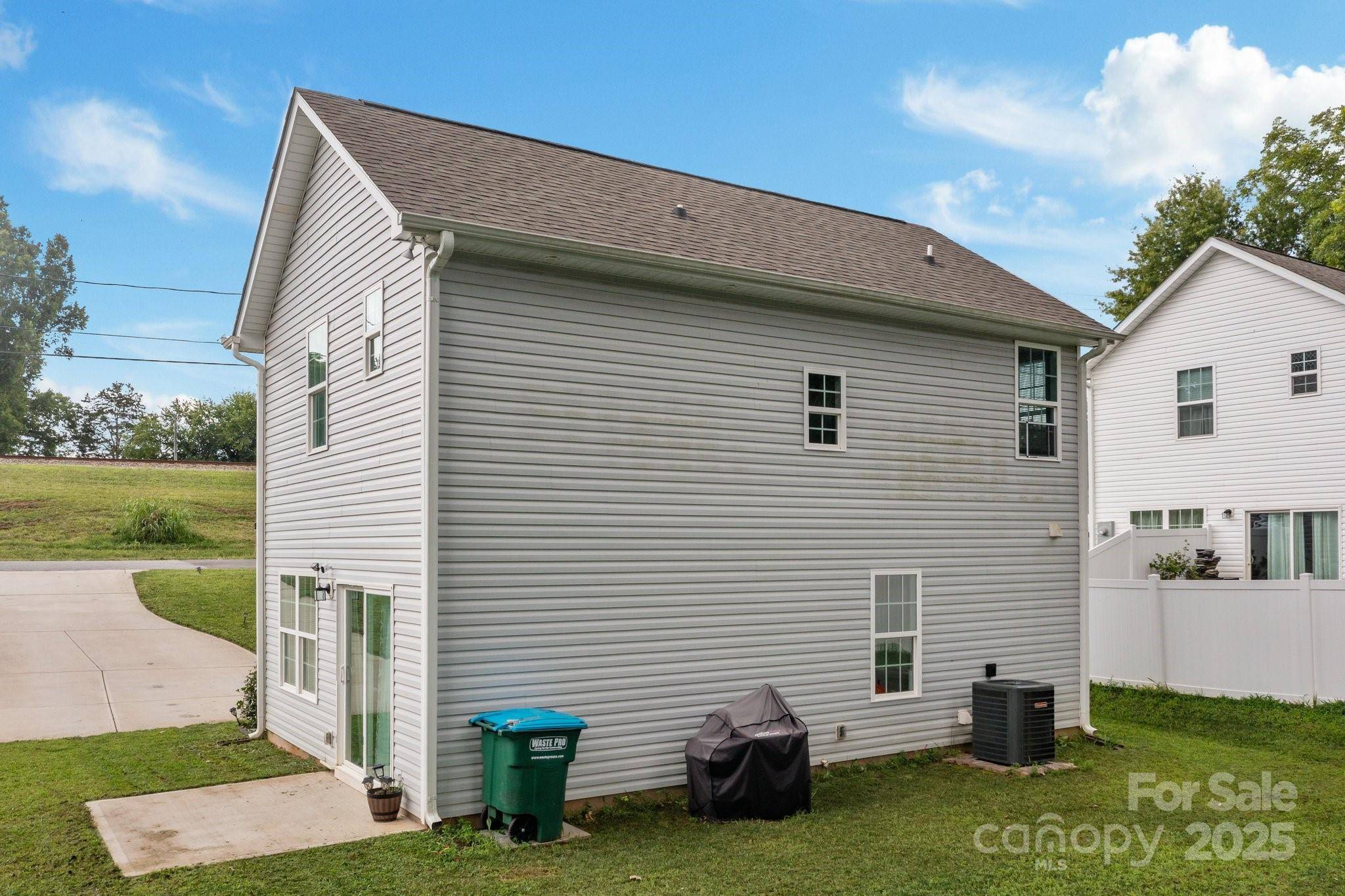818 W Carolina AVE, Bessemer City, NC 28016