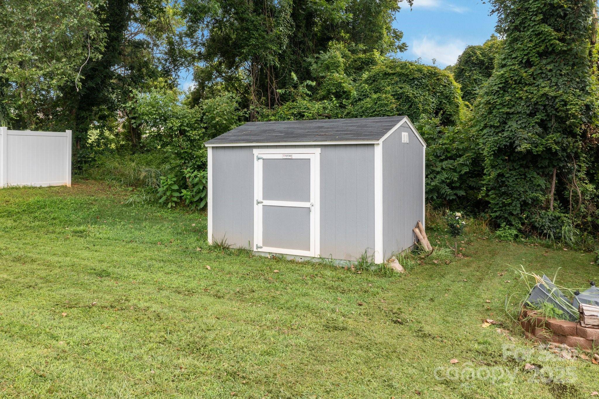 818 W Carolina AVE, Bessemer City, NC 28016