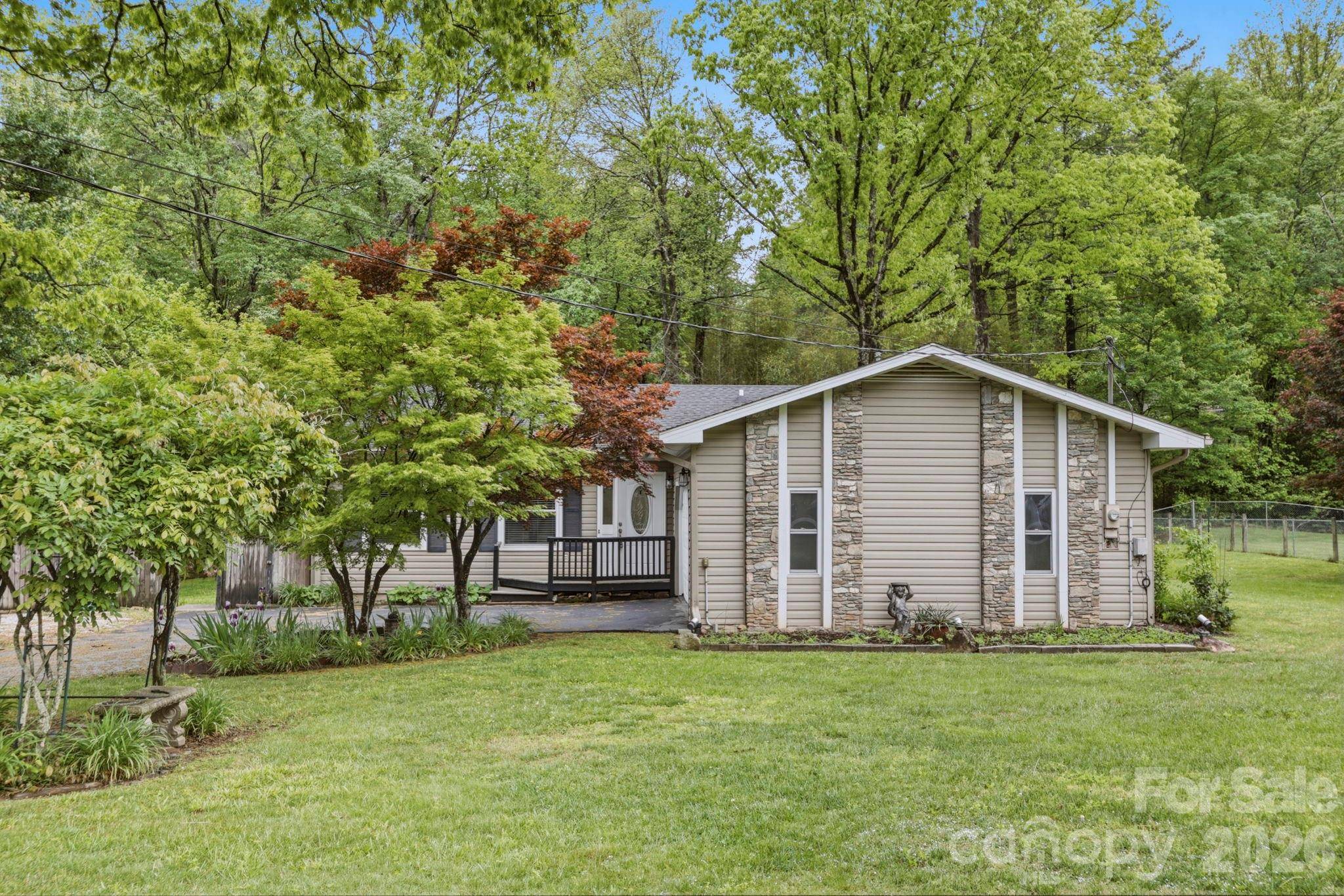 25 Norman RD, Fletcher, NC 28732