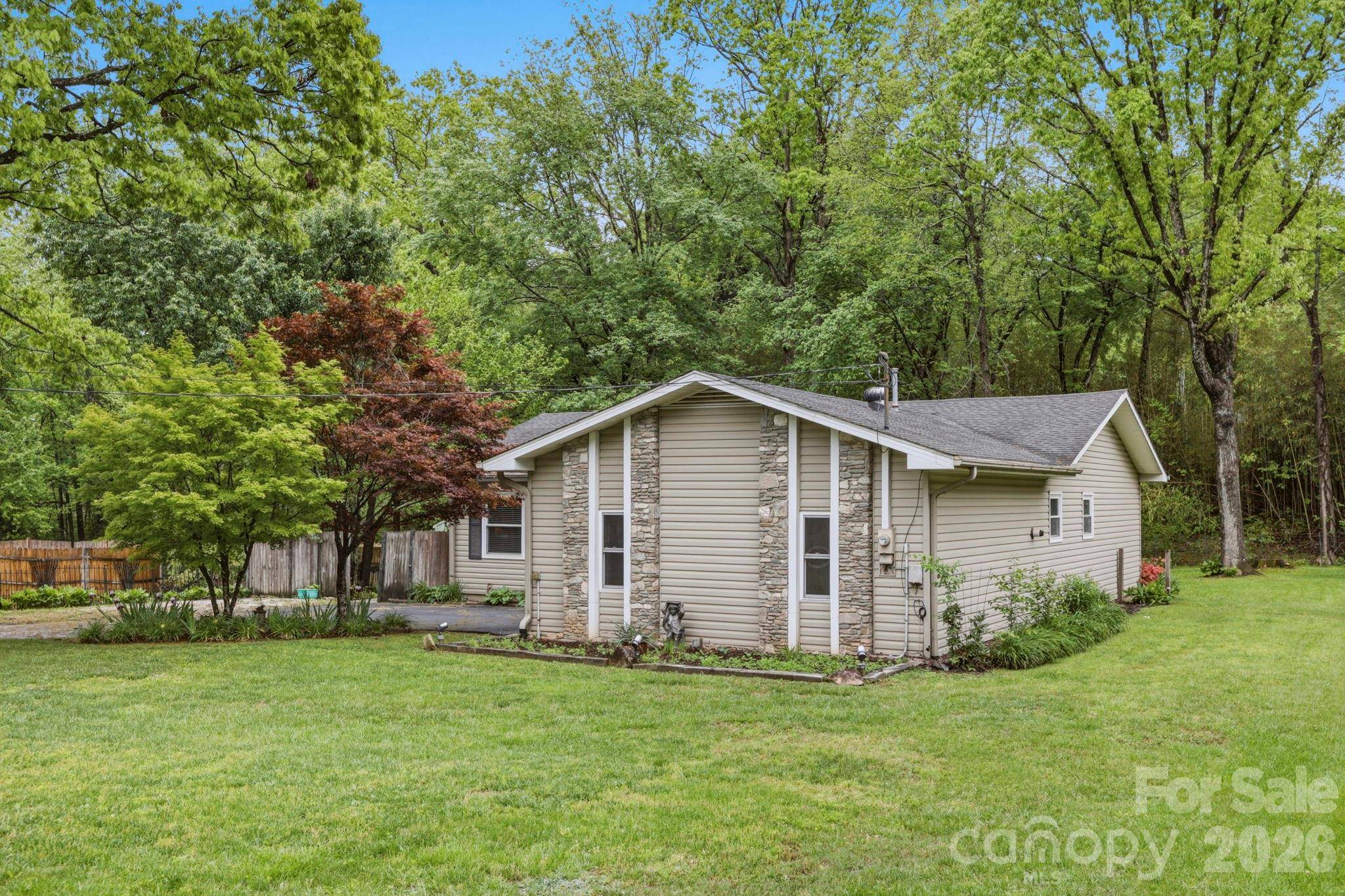 25 Norman RD, Fletcher, NC 28732