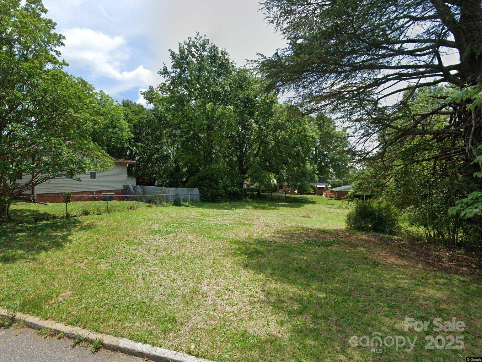 737 5th AVE SW, Hickory, NC 28602