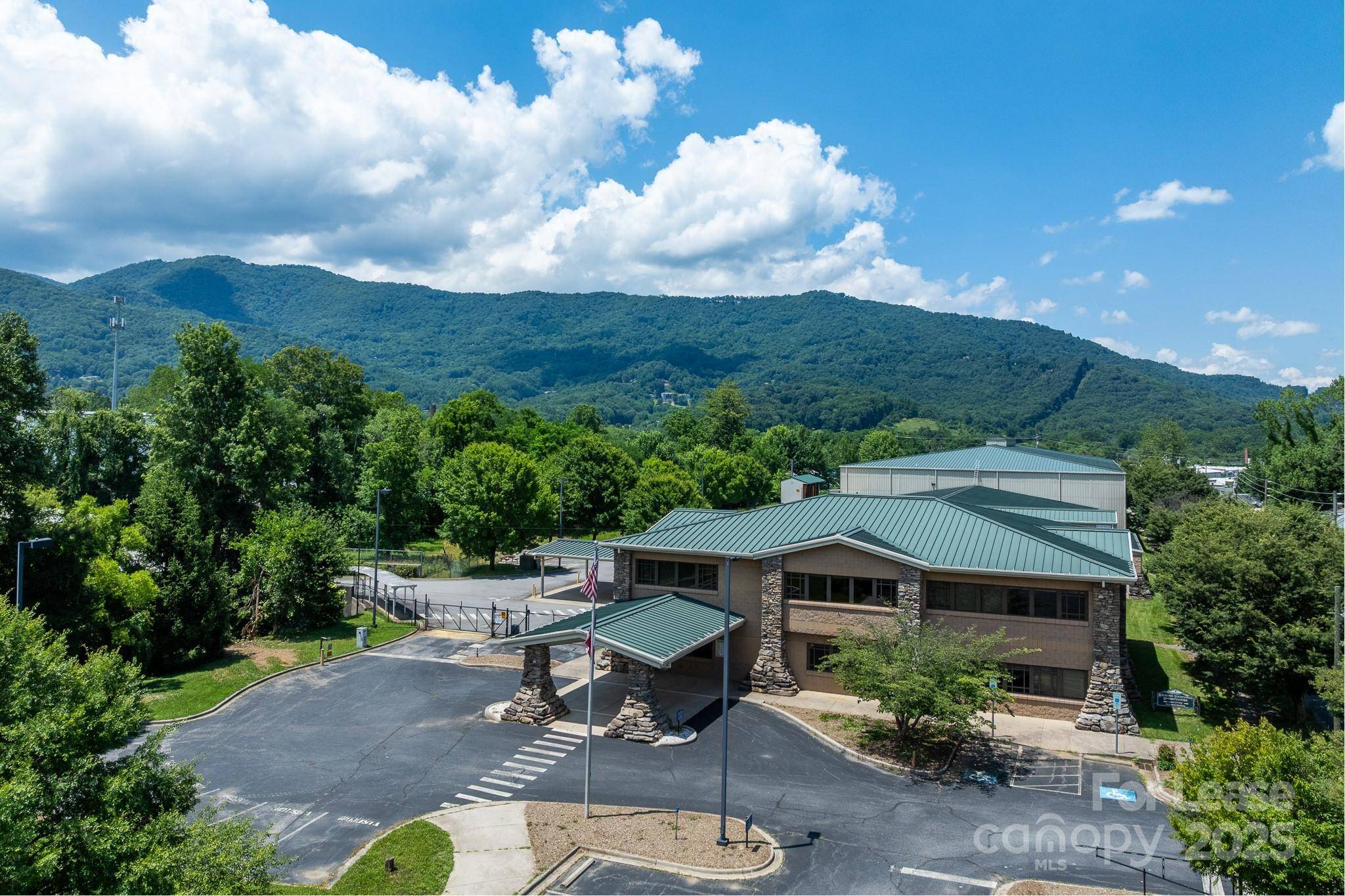 172 Riverbend ST #Lease, Waynesville, NC 28786