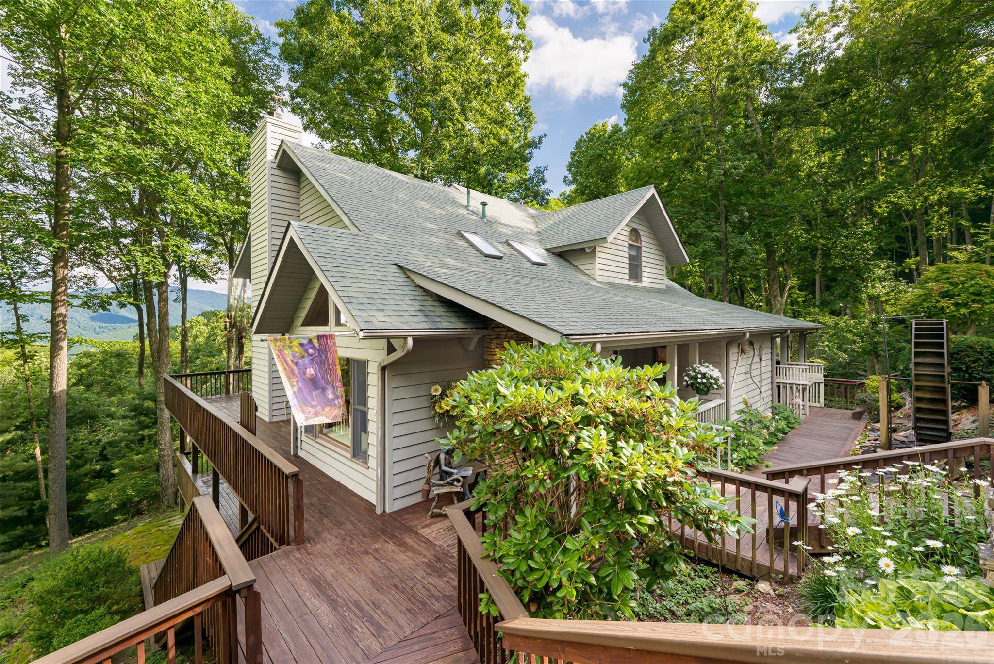 163 Tweetys Knoll, Burnsville, NC 28714