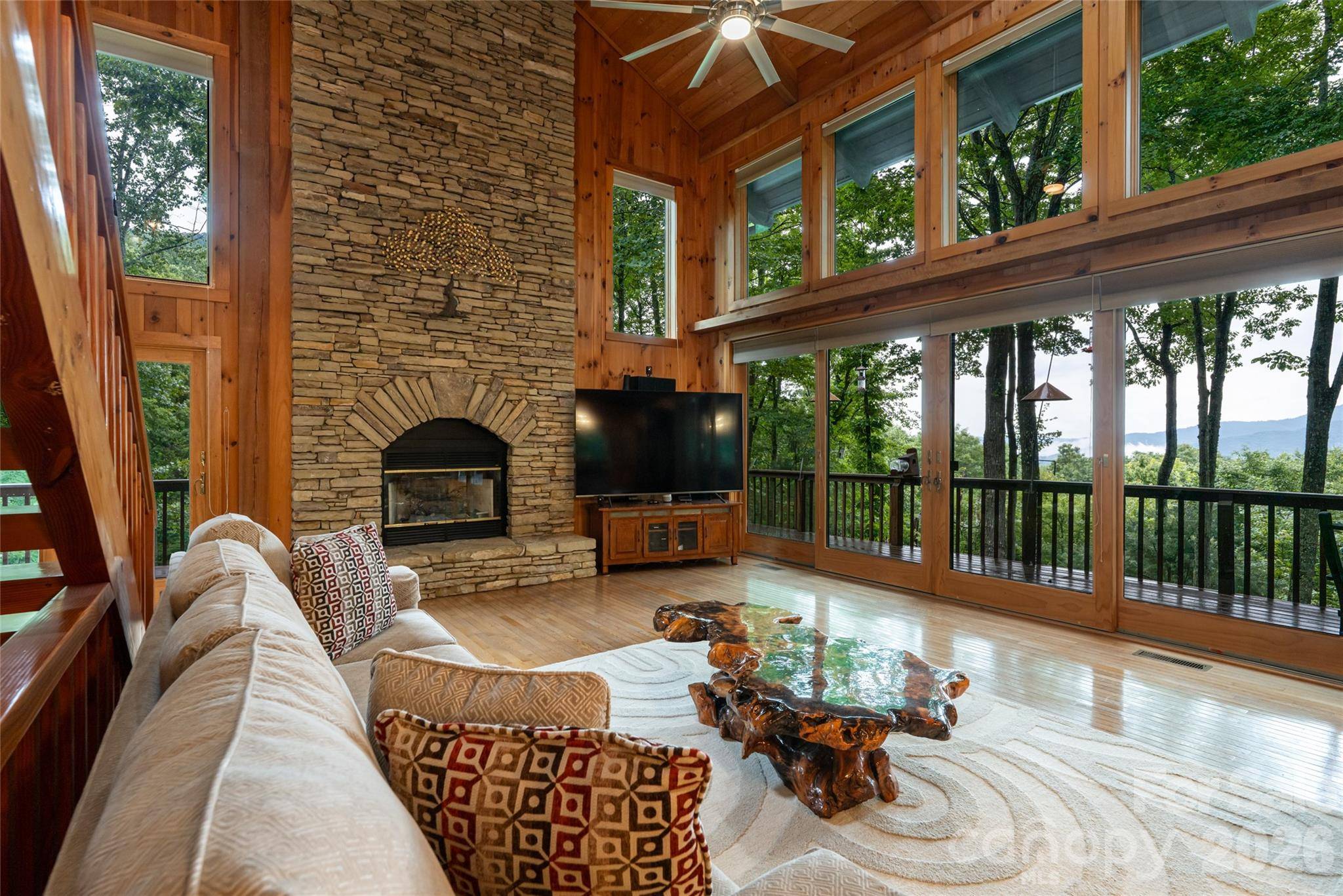 163 Tweetys Knoll, Burnsville, NC 28714