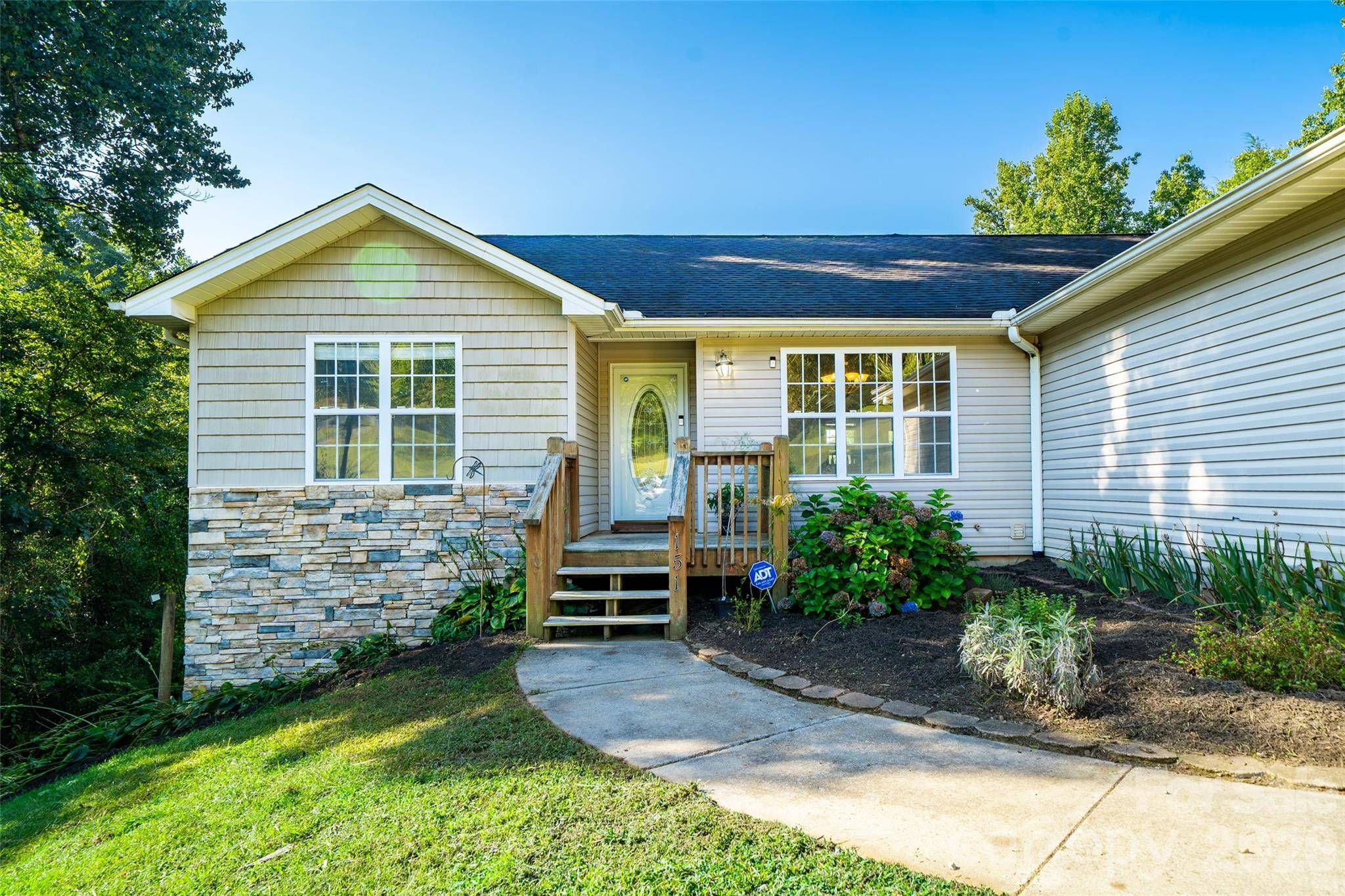 151 Willard LN, Hendersonville, NC 28792