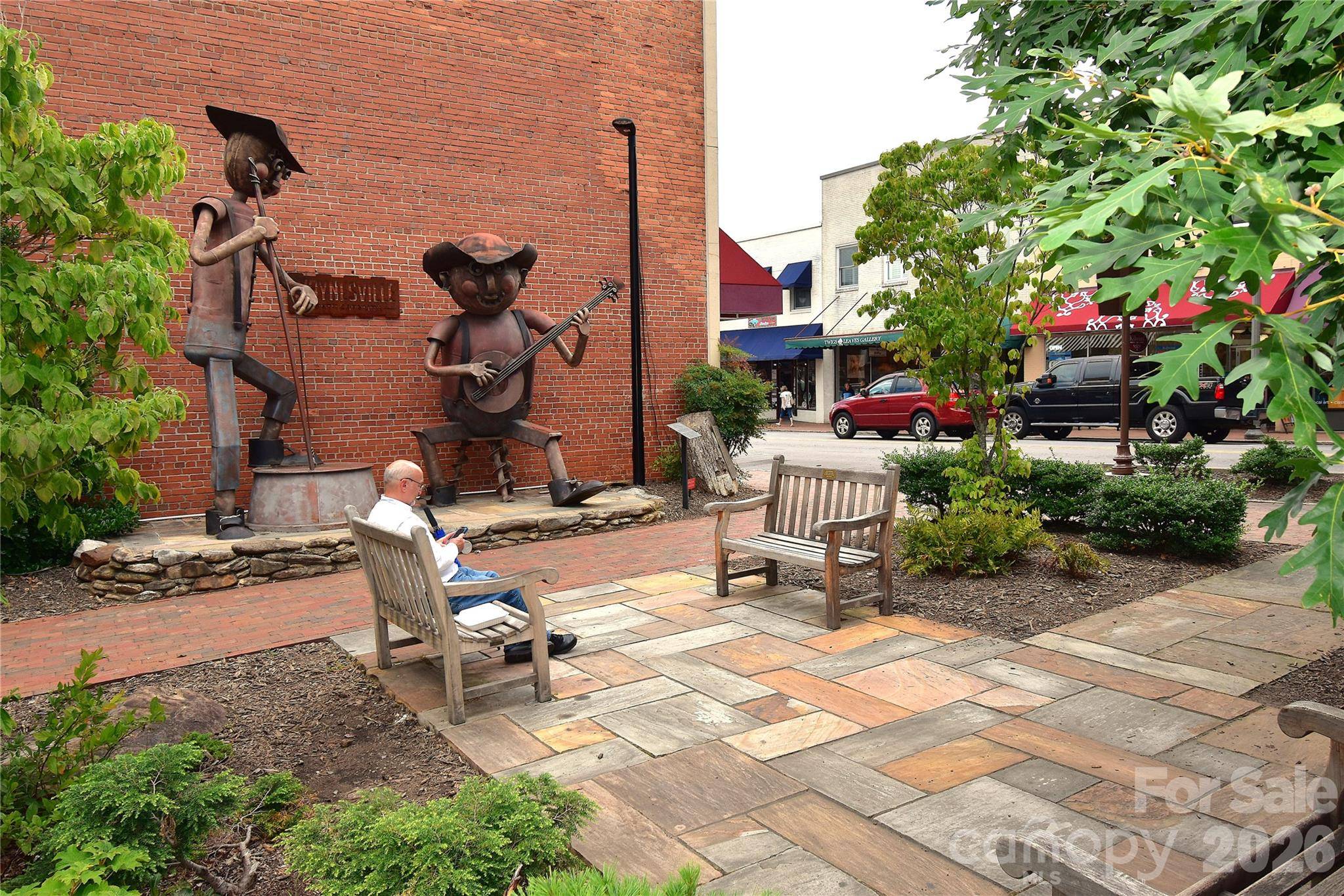 93 N Main ST, Waynesville, NC 28786