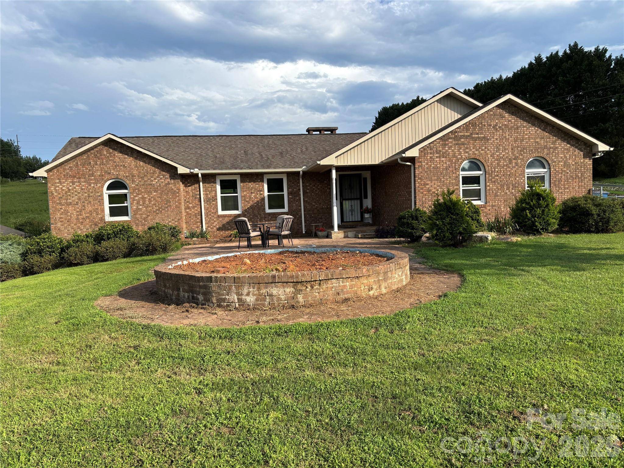 1633 Jamestown RD, Morganton, NC 28655