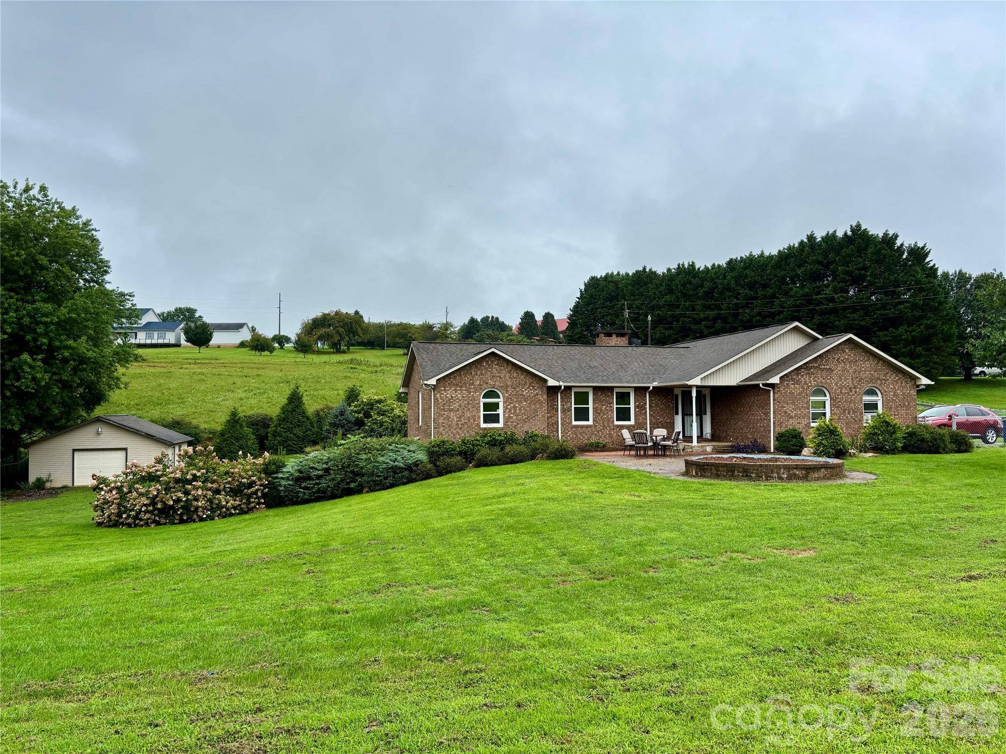 1633 Jamestown RD, Morganton, NC 28655