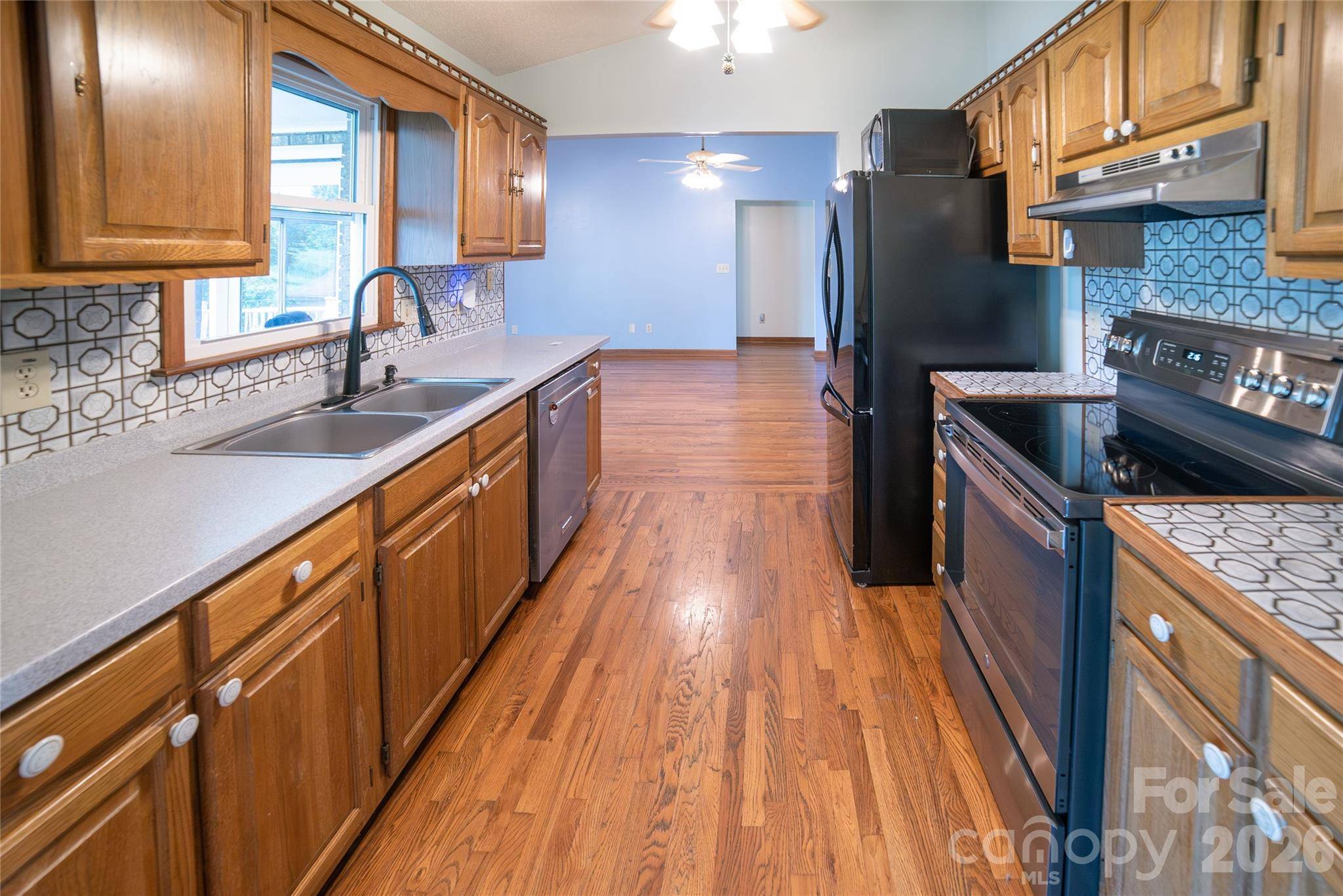 1633 Jamestown RD, Morganton, NC 28655