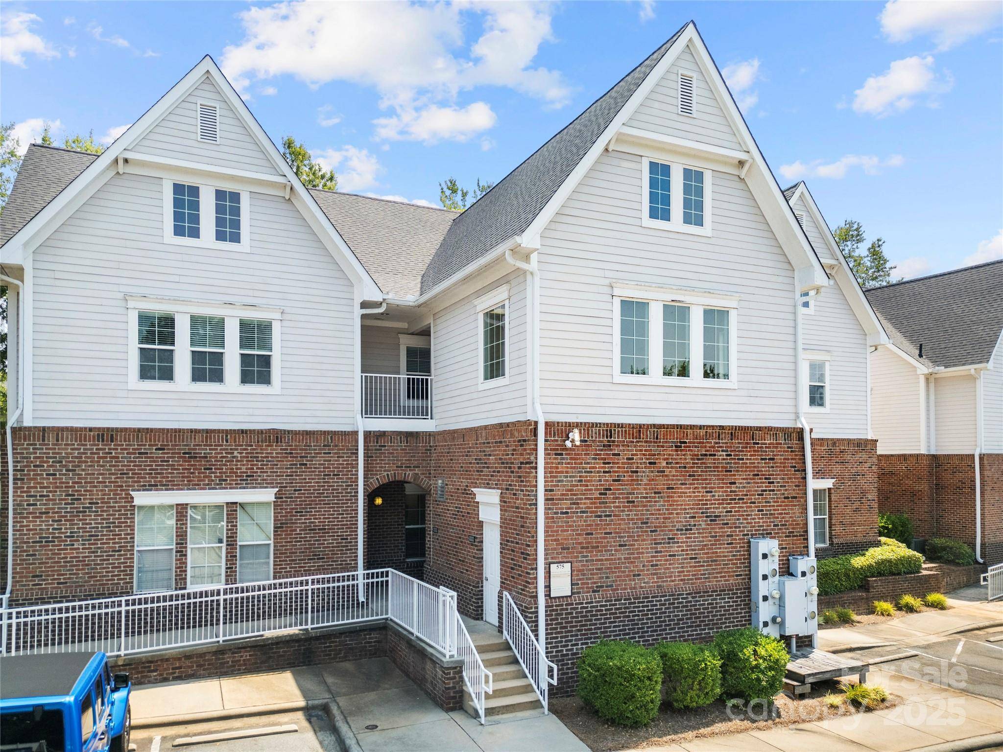 575 Davidson Gateway DR #200, Davidson, NC 28036