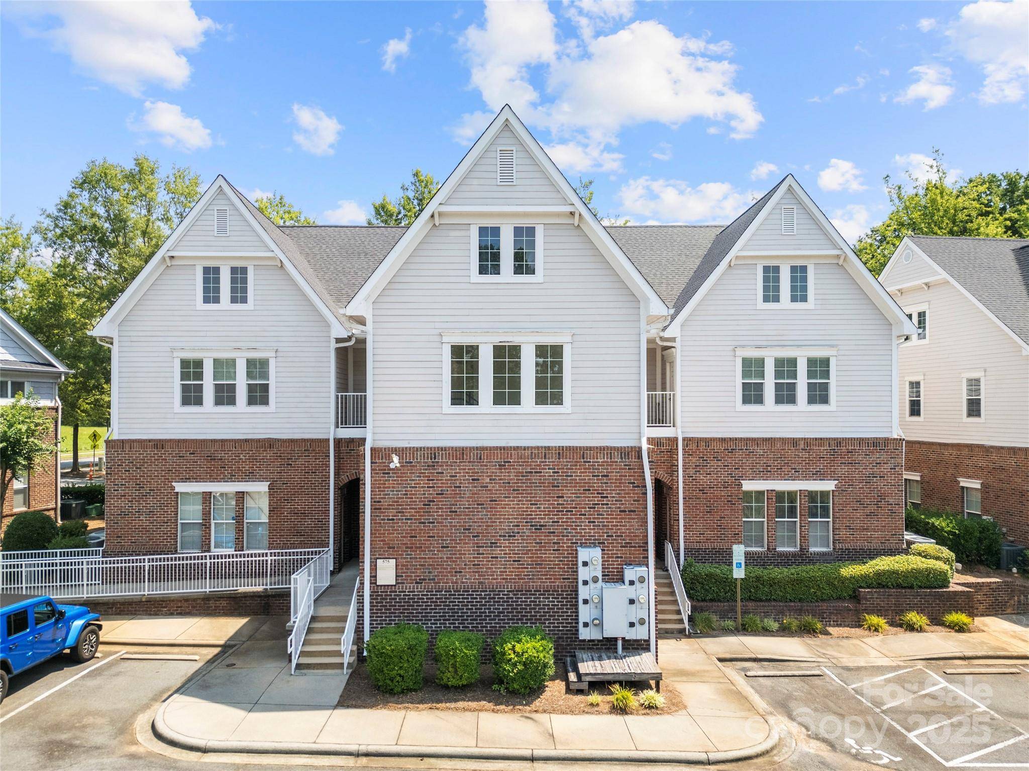 575 Davidson Gateway DR #200, Davidson, NC 28036