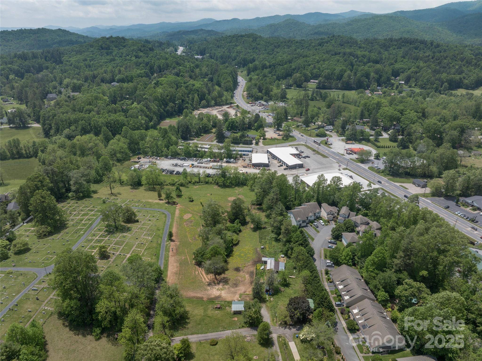 99999 Hamilton DR, Brevard, NC 28712