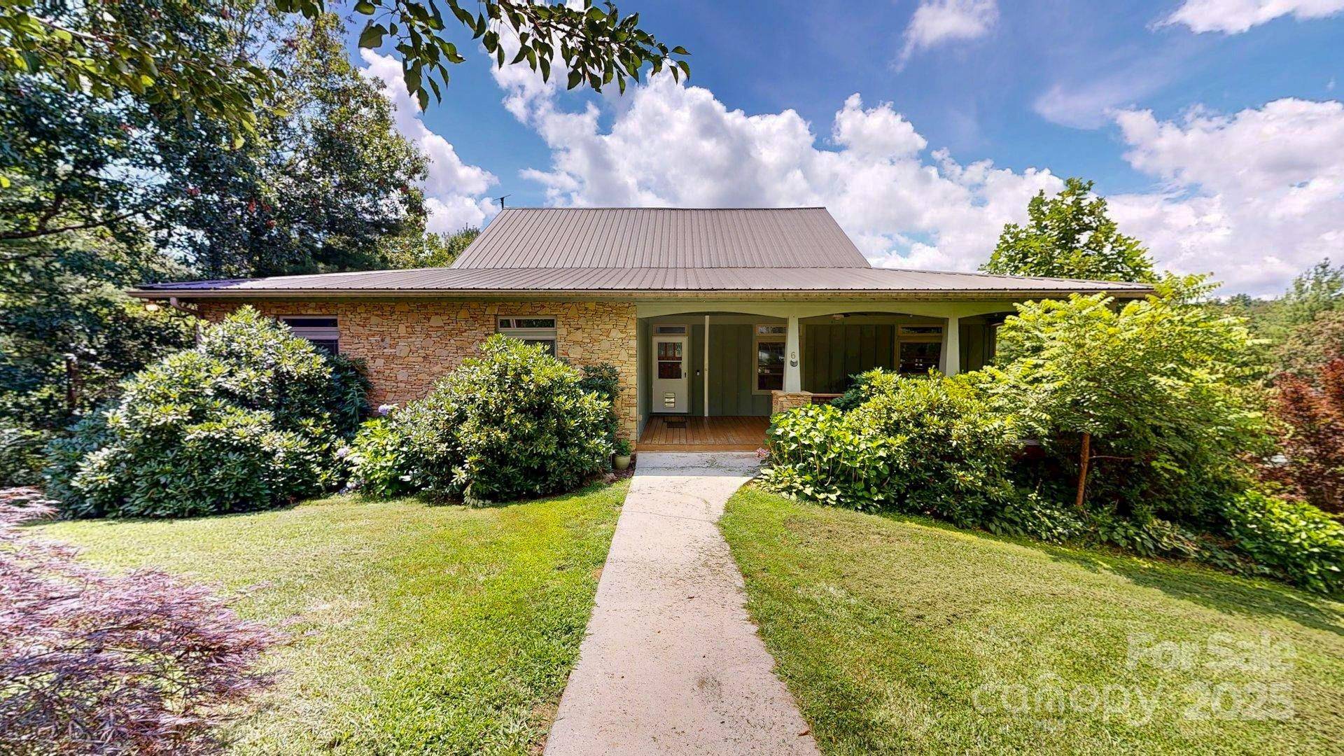 6 Sunrise VLY, Leicester, NC 28748