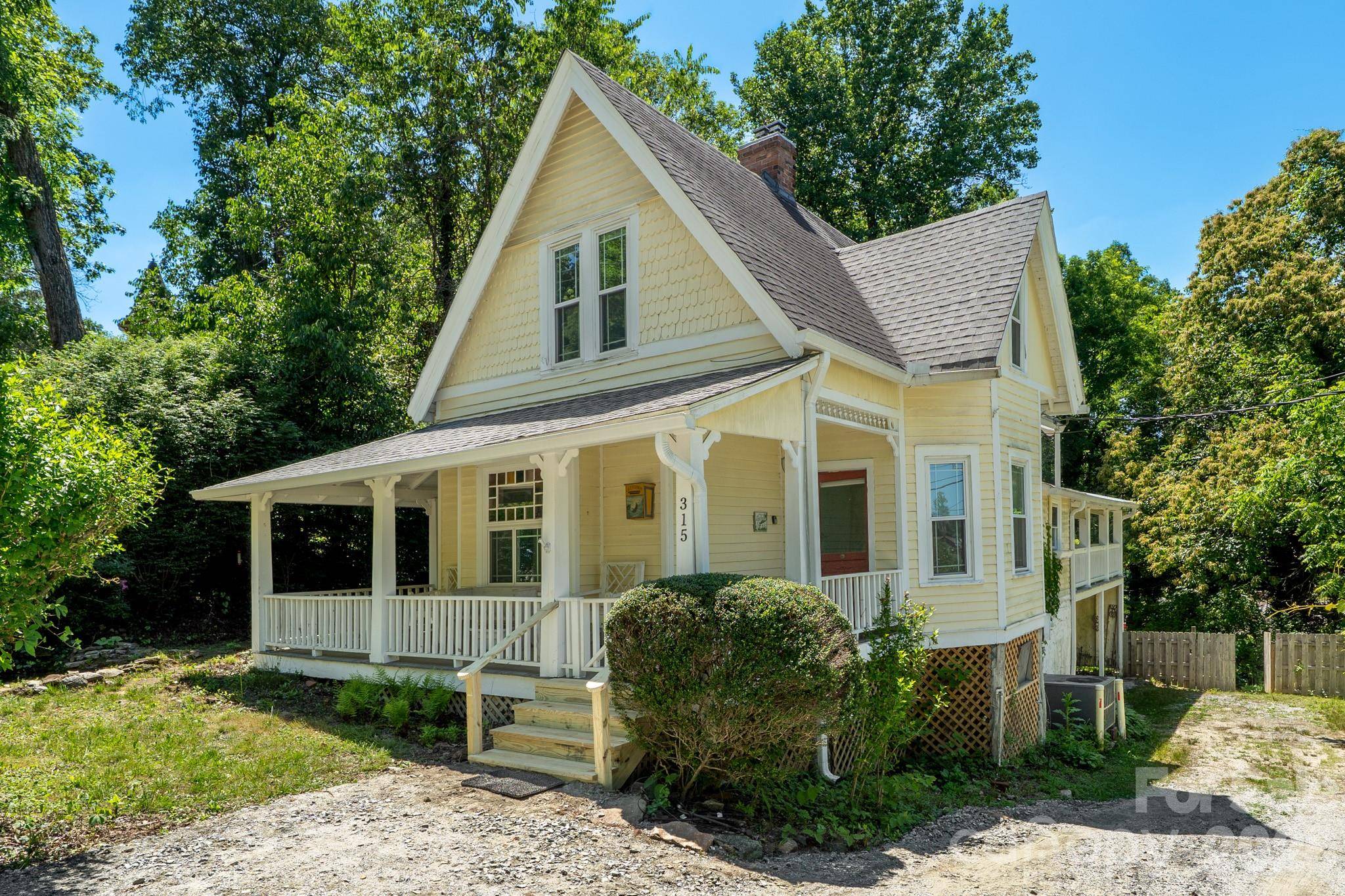 334 Greenville ST, Saluda, NC 28773