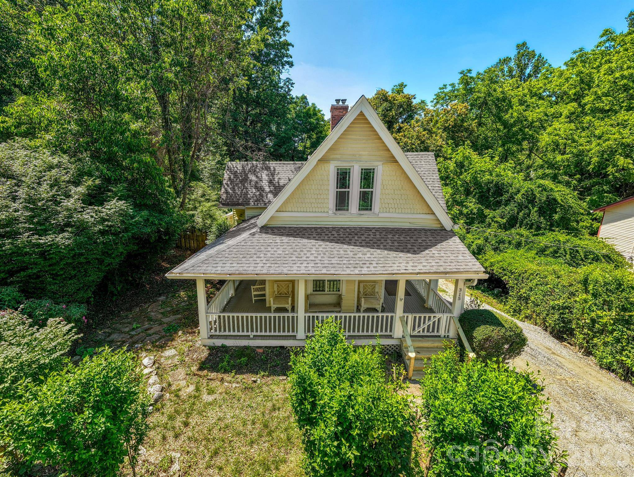 334 Greenville ST, Saluda, NC 28773