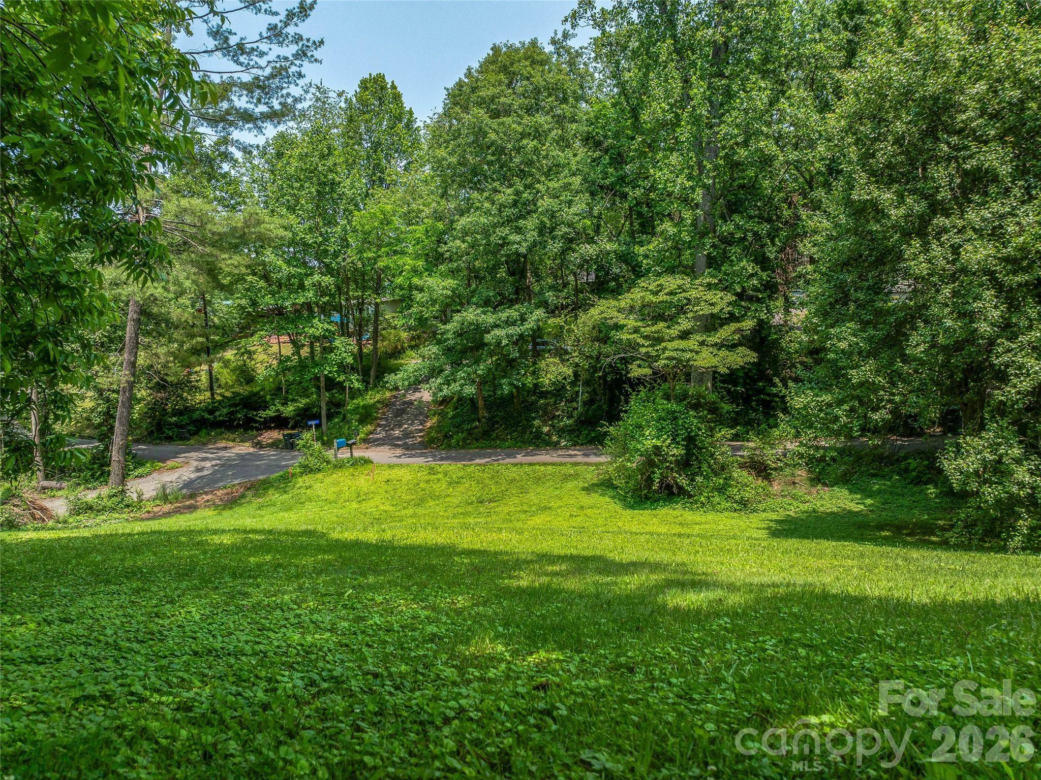99999 W Skyland CIR #2, Asheville, NC 28804