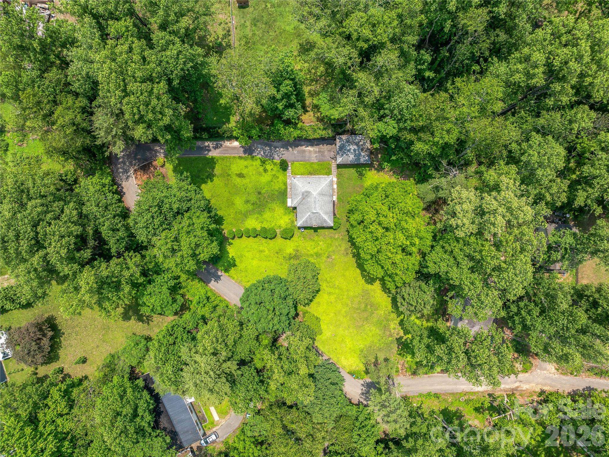 99999 W Skyland CIR #2, Asheville, NC 28804