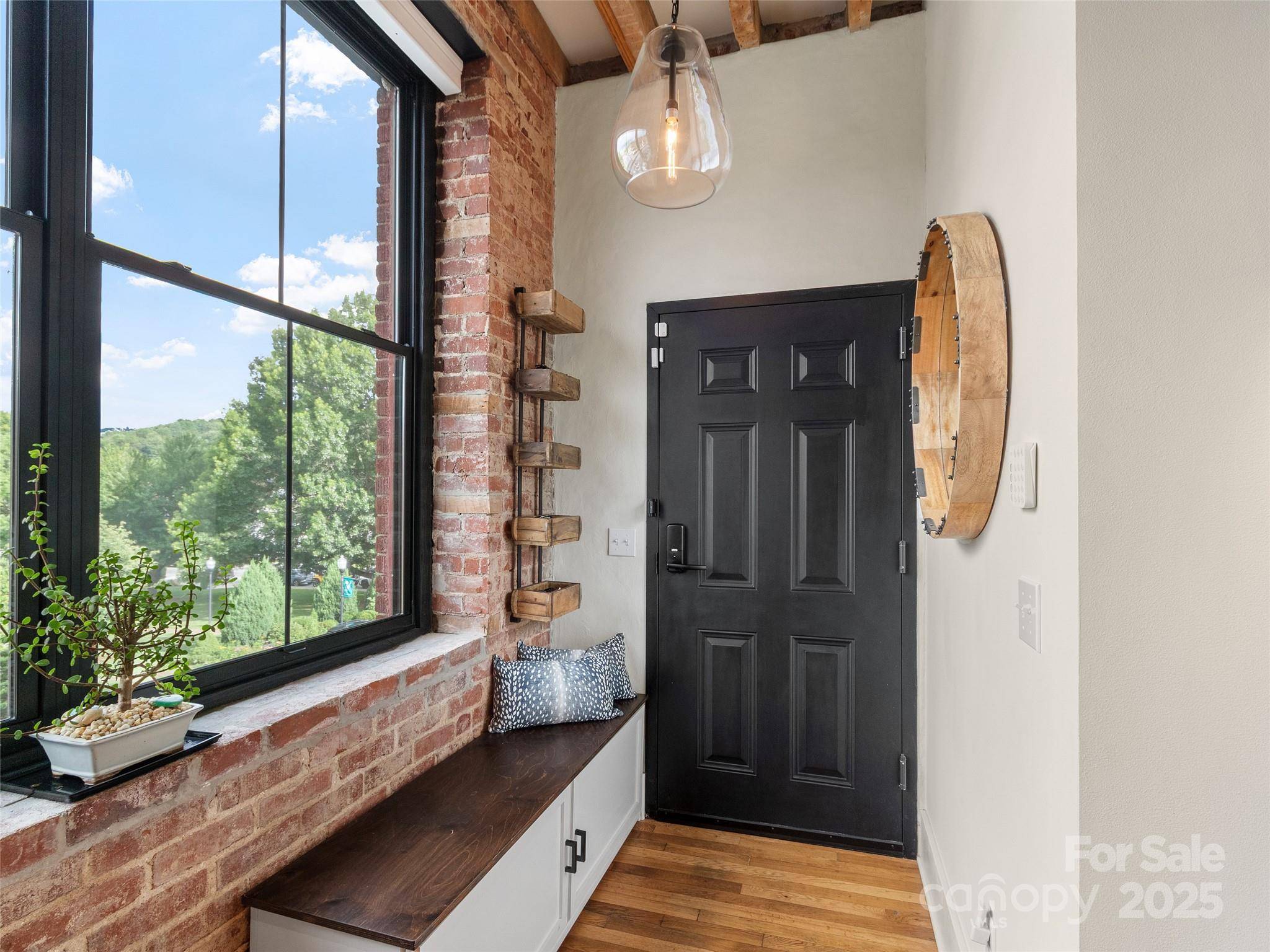 5 Town SQ #204, Burnsville, NC 28714