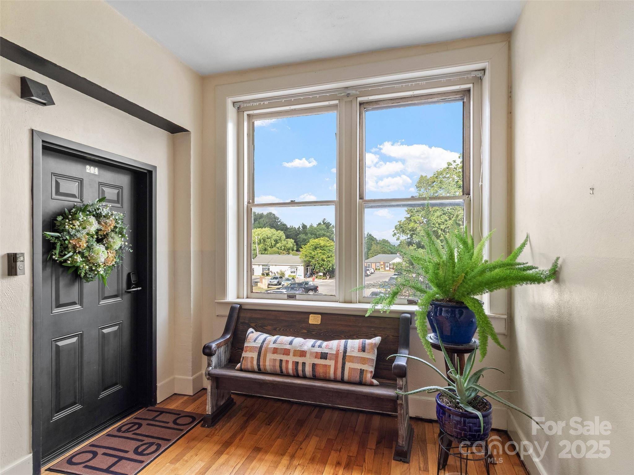 5 Town SQ #204, Burnsville, NC 28714