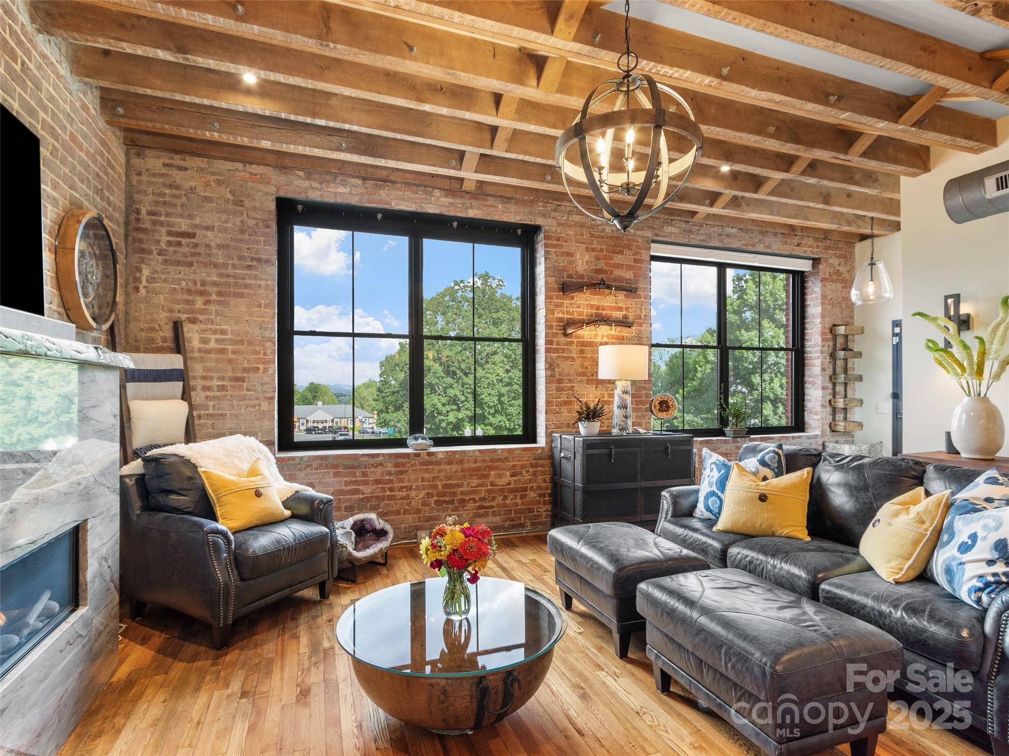 5 Town SQ #204, Burnsville, NC 28714