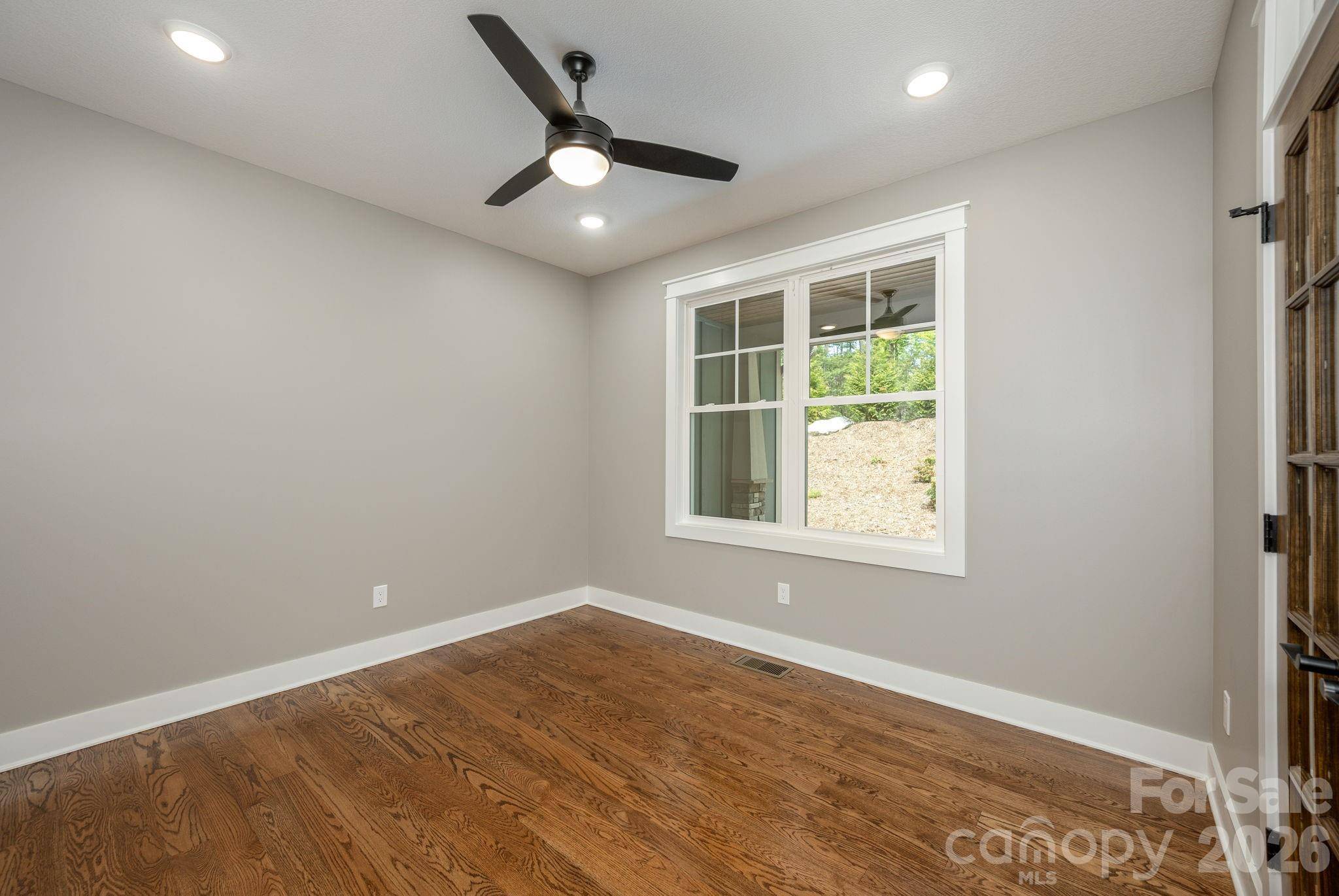 634 Hollybrook DR, Flat Rock, NC 28731