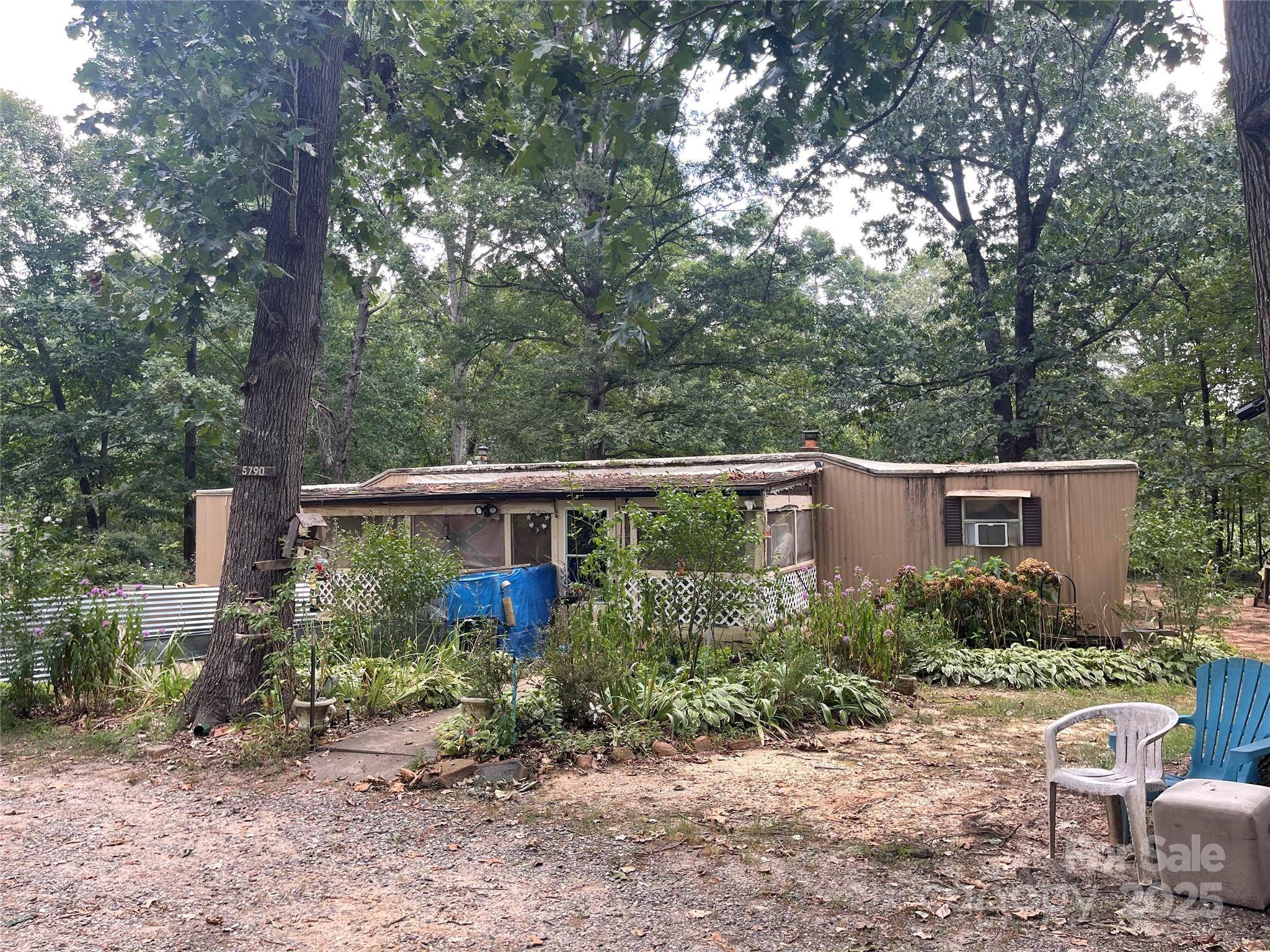 5790 Summer LN, Cherryville, NC 28021
