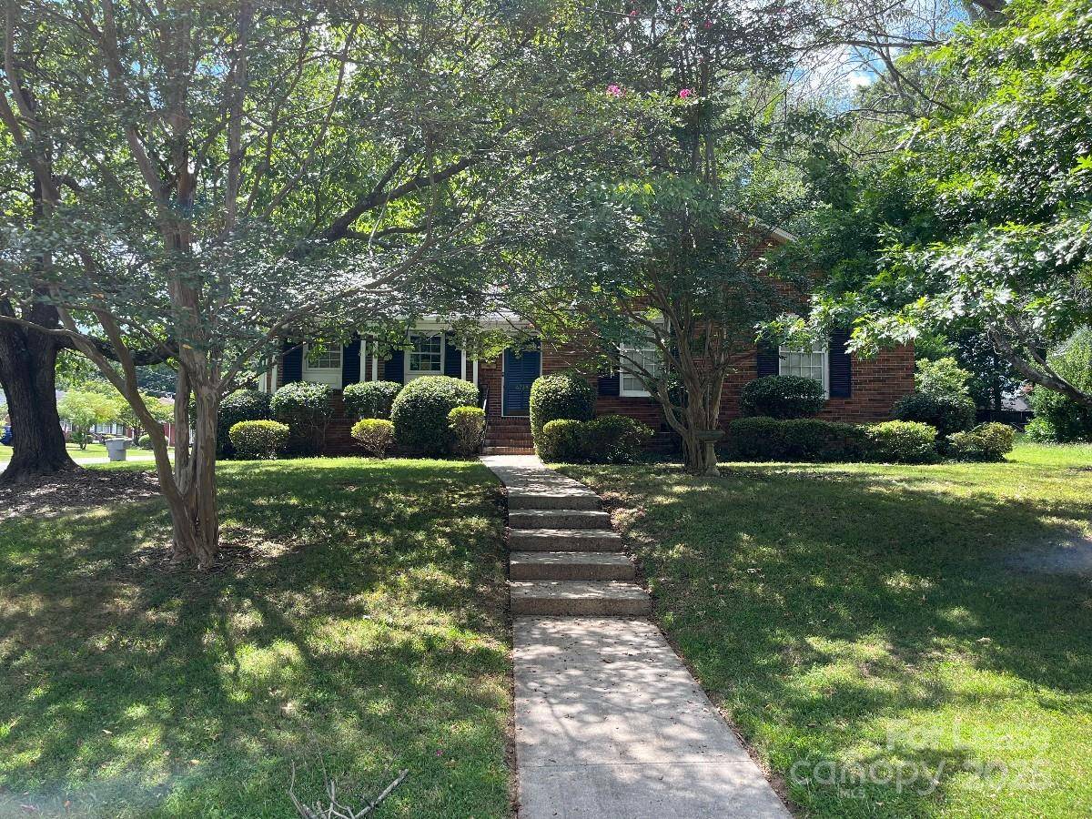 6734 Knollgate DR, Charlotte, NC 28212