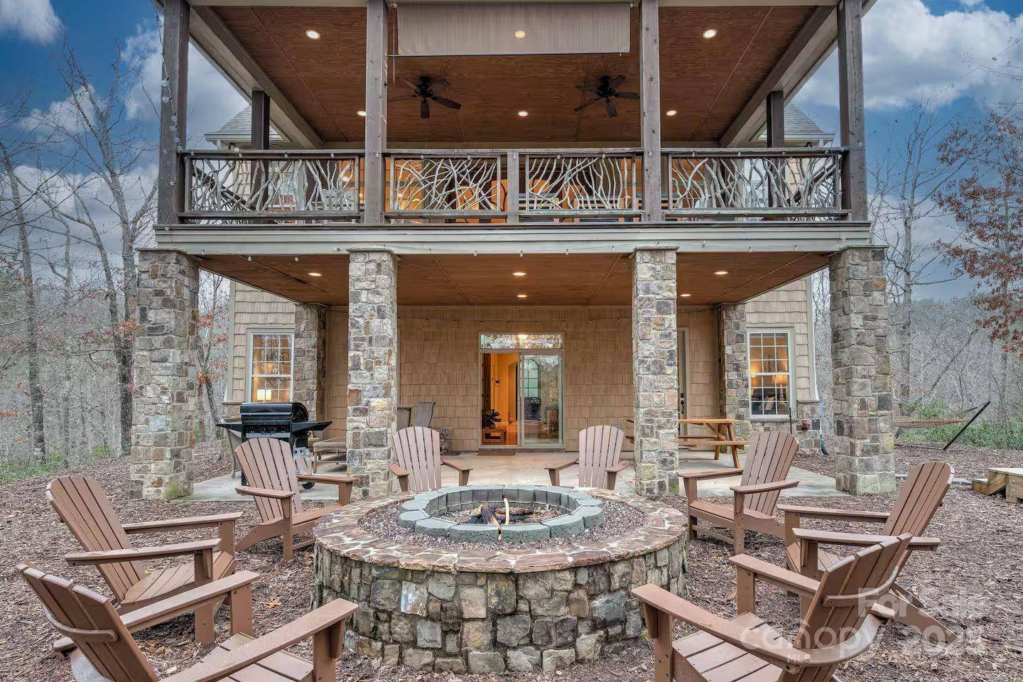 376 Grandview DR, Lake Lure, NC 28746