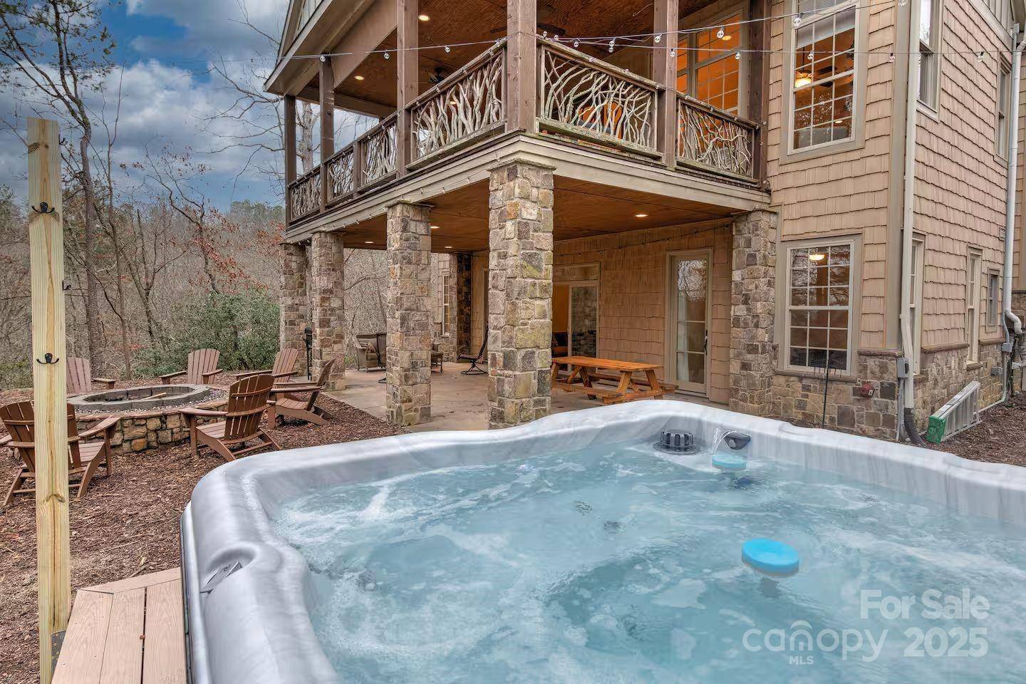 376 Grandview DR, Lake Lure, NC 28746