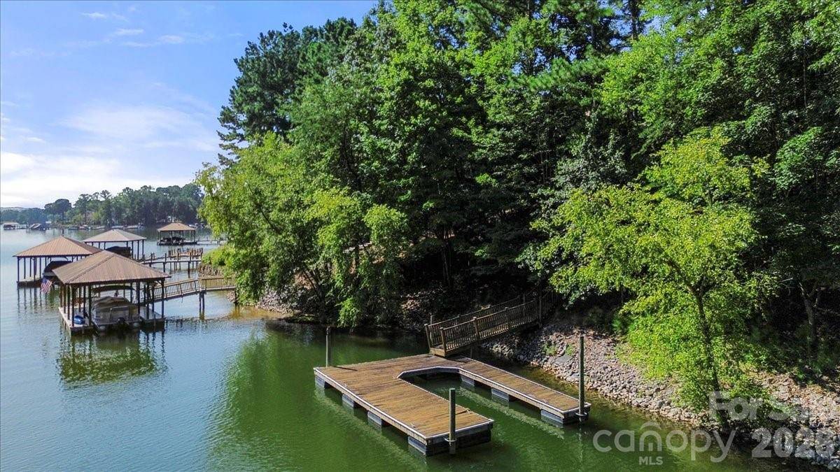 9178 Fair Oak DR, Sherrills Ford, NC 28673