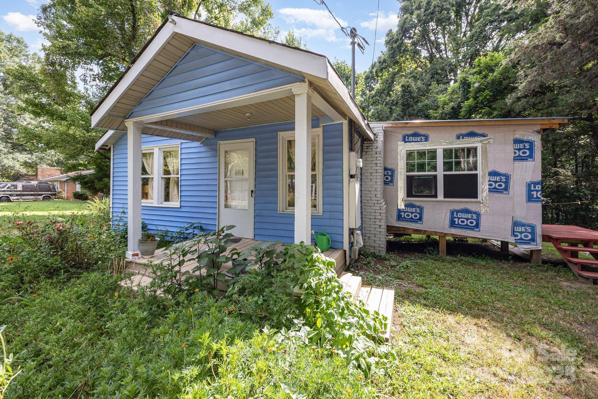 1110 Wall ST, Statesville, NC 28677