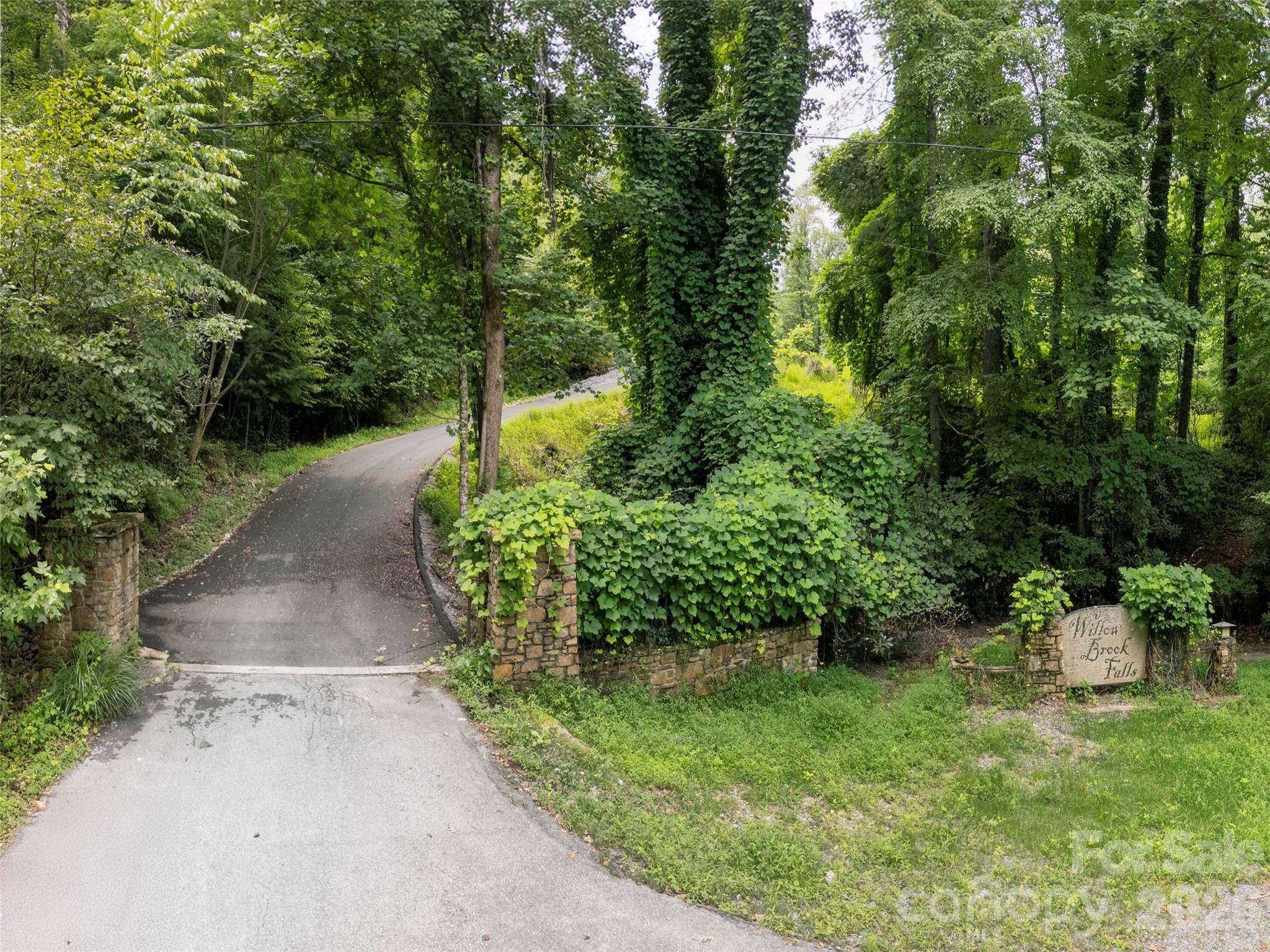 0 Willow Falls LN, Hendersonville, NC 28792