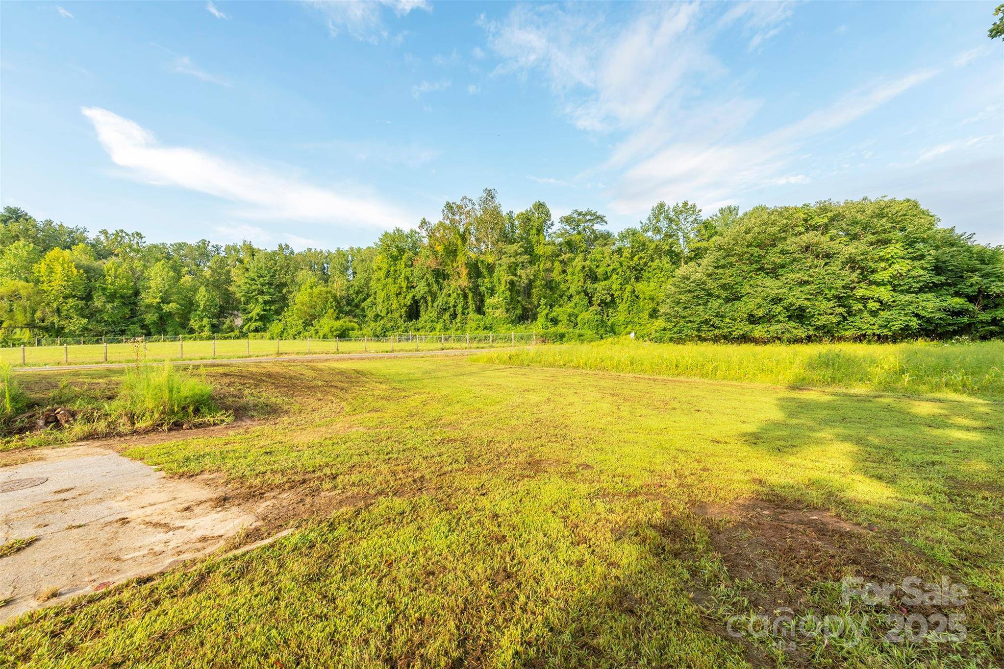 99999 Dale ST, Hendersonville, NC 28792