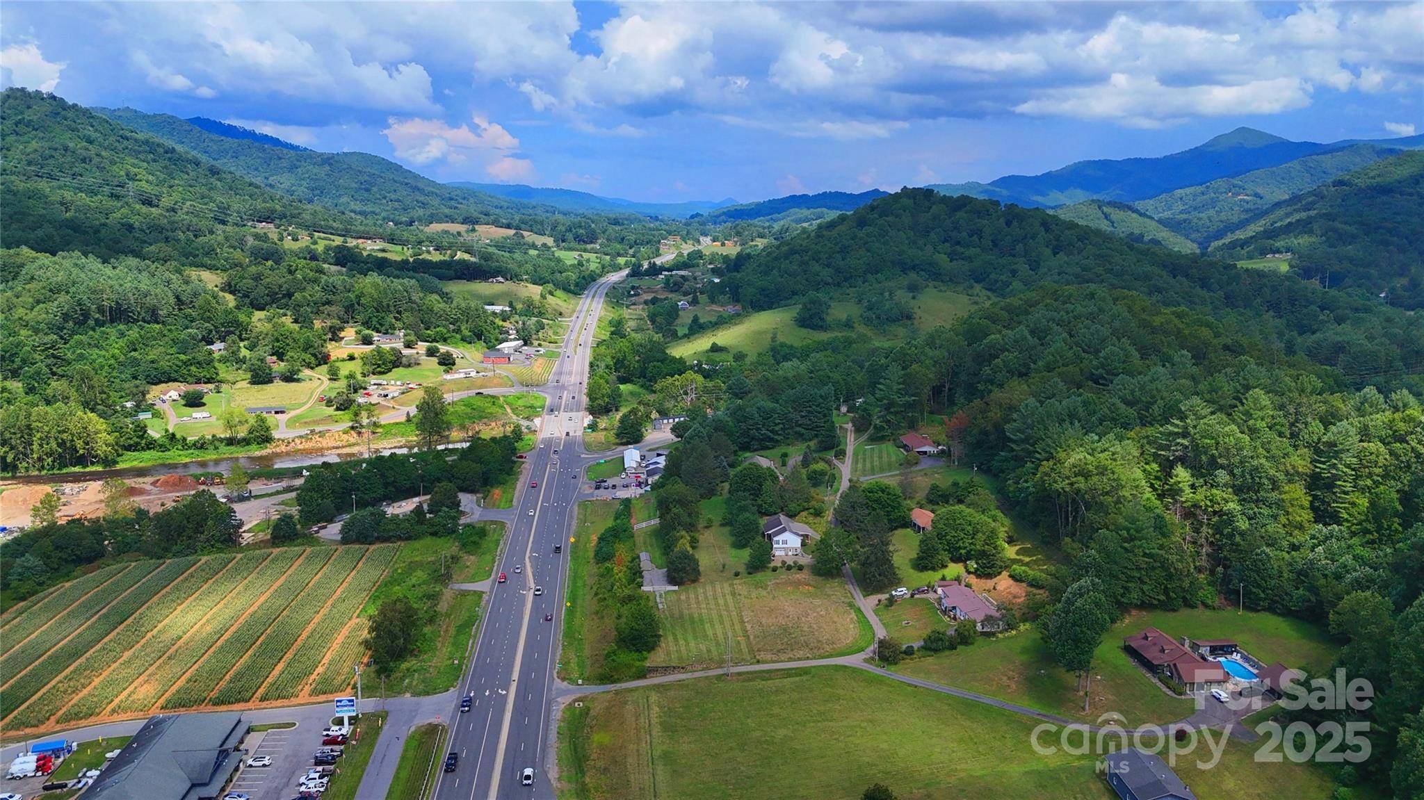 81 River Look DR, Burnsville, NC 28714