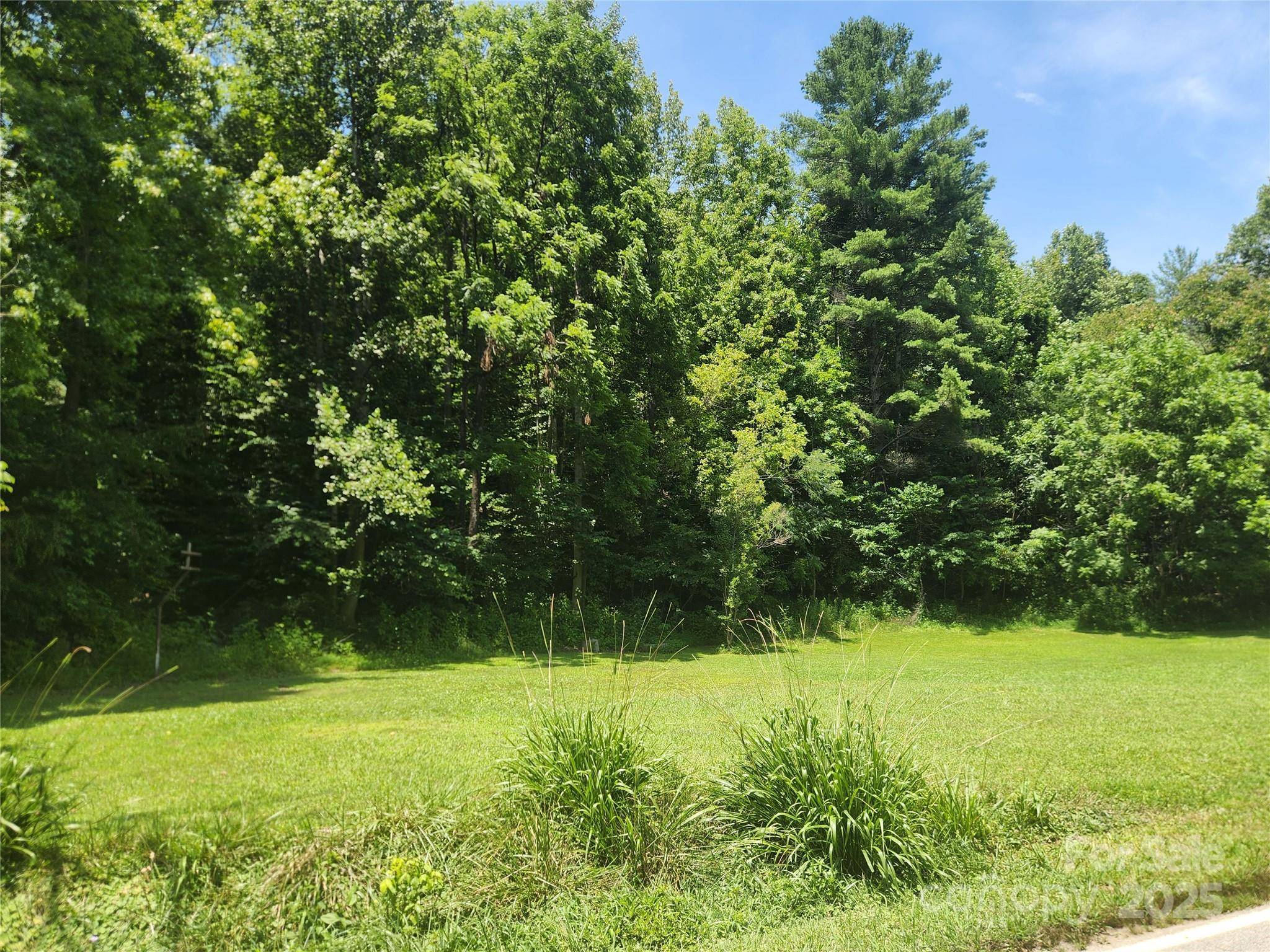 2003 Zacks Fork RD, Lenoir, NC 28645