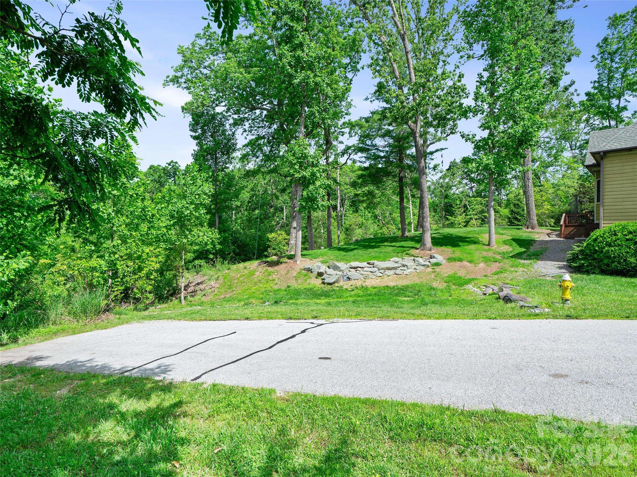 99999 Millbrae LOOP S, Hendersonville, NC 28791