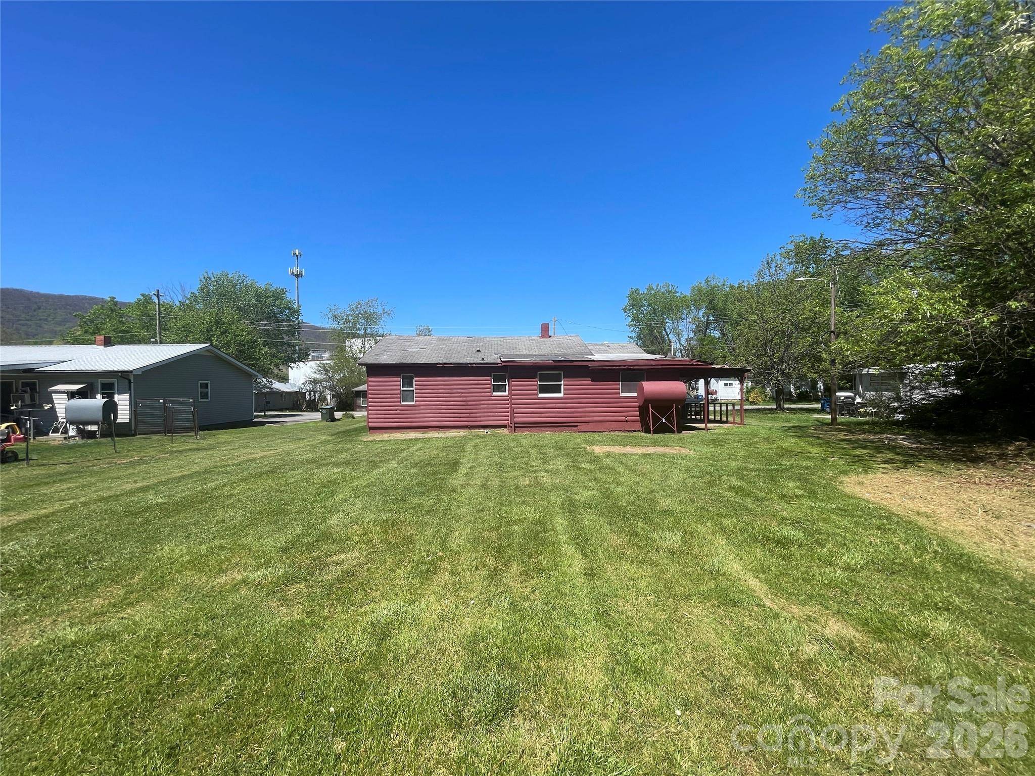 51 Robinson ST, Waynesville, NC 28786