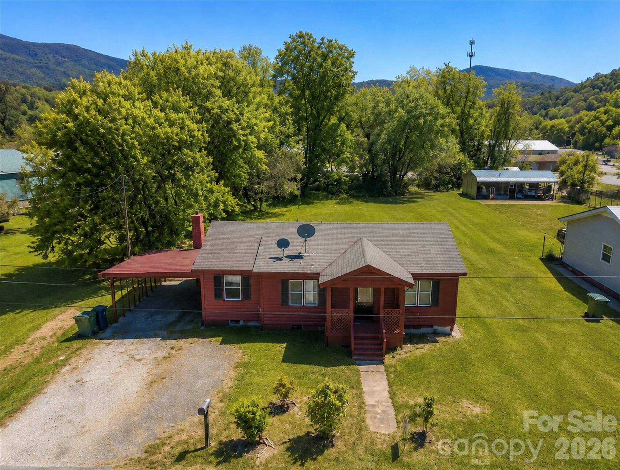 51 Robinson ST, Waynesville, NC 28786