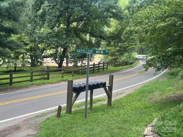 000 N Satellite Mountain RD N, Burnsville, NC 28714