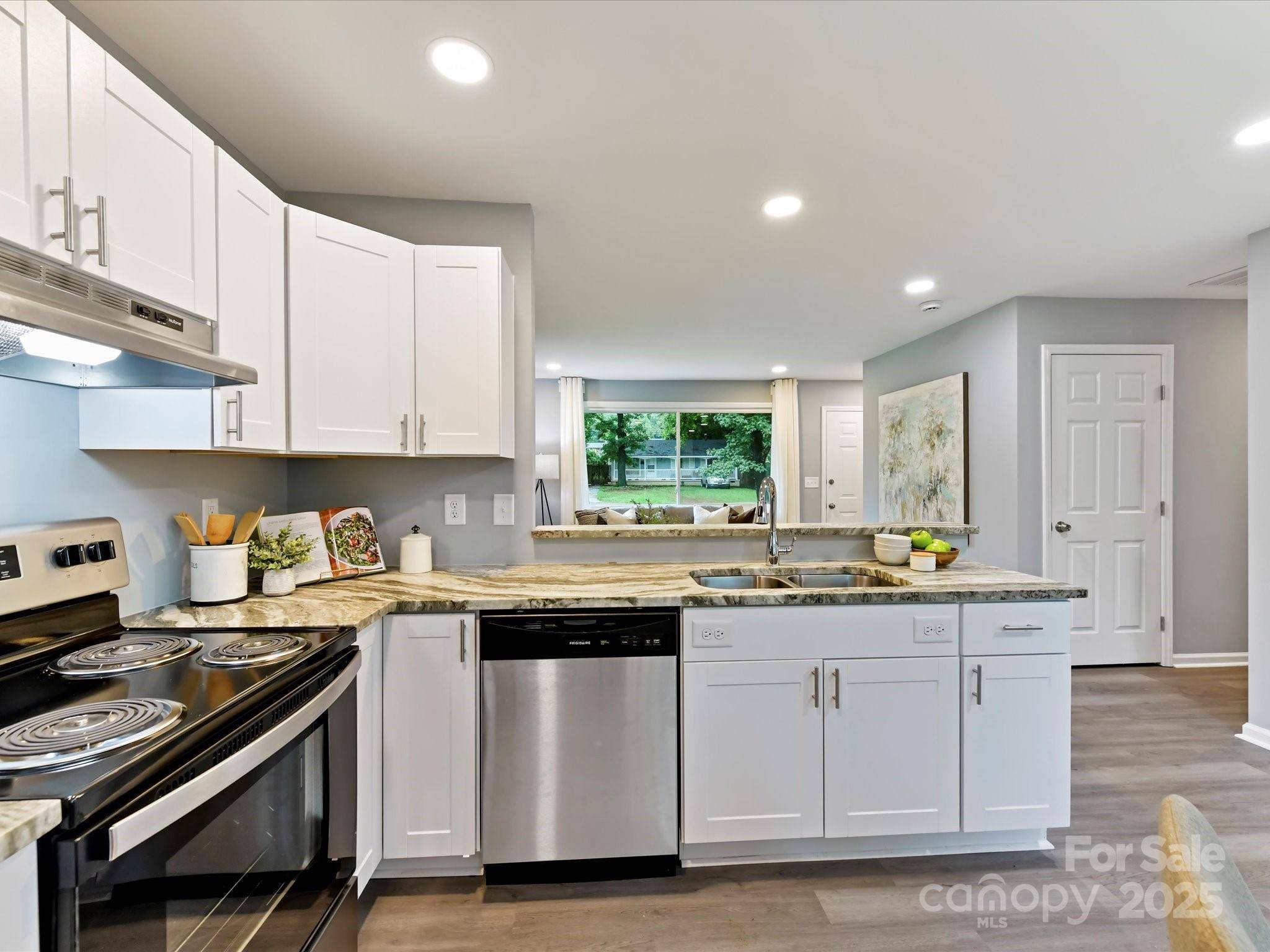 2508 Carrington CT, Charlotte, NC 28208