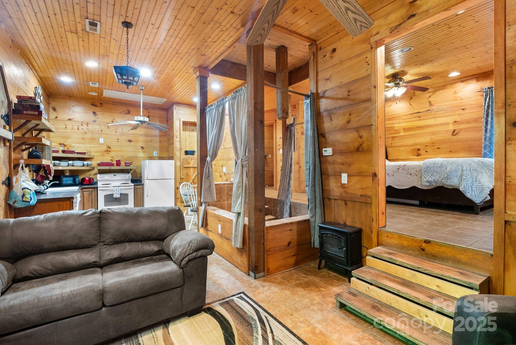 118 Blossom RD, Brevard, NC 28712