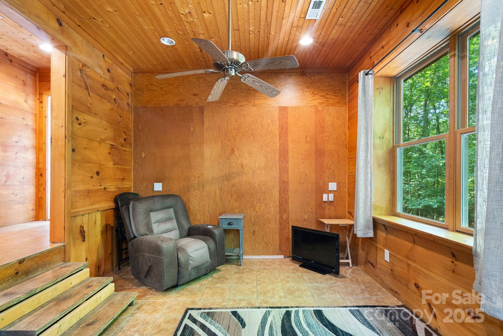 118 Blossom RD, Brevard, NC 28712