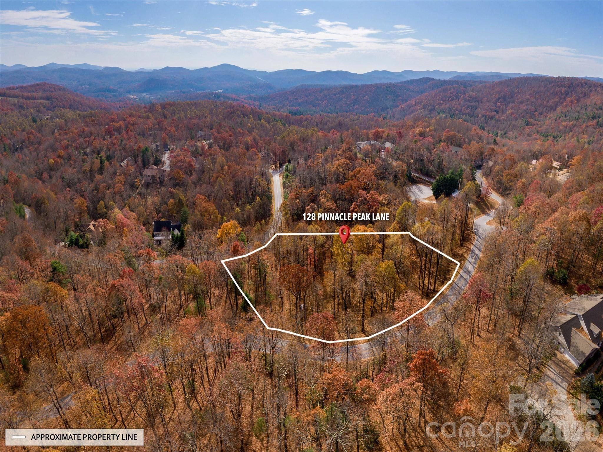 128 Pinnacle Peak LN, Flat Rock, NC 28731