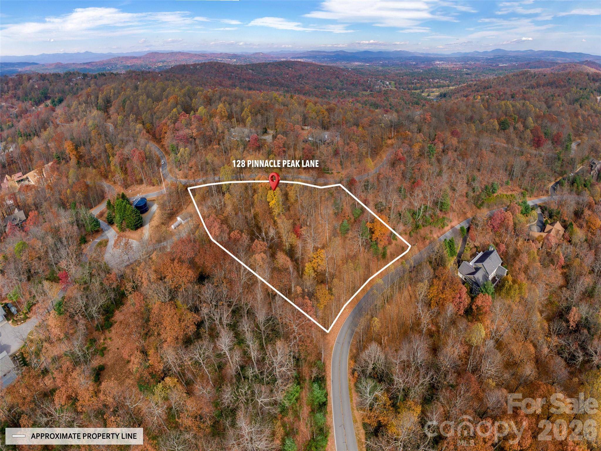 128 Pinnacle Peak LN, Flat Rock, NC 28731