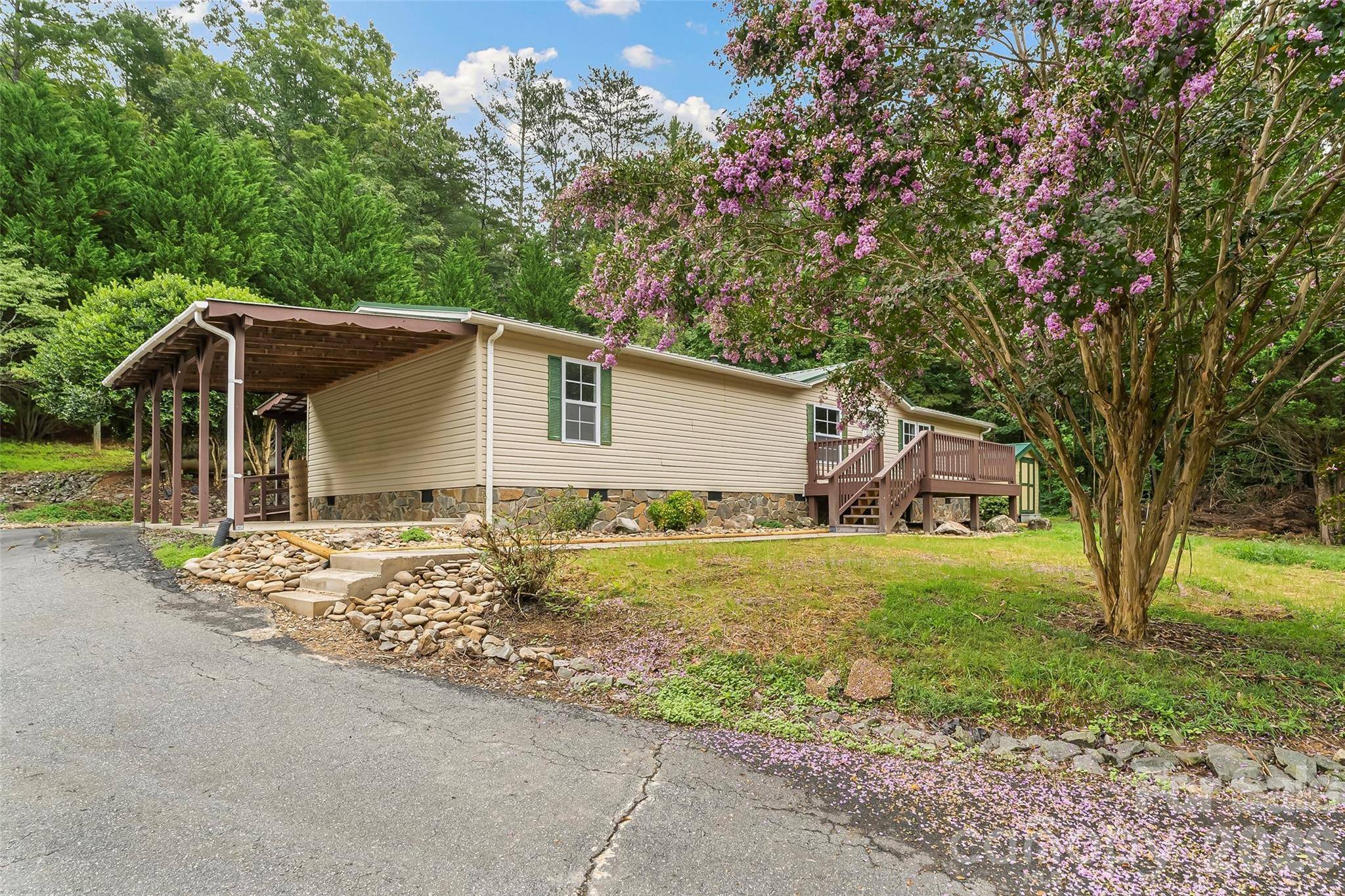 2236 Sisue ST, Morganton, NC 28655